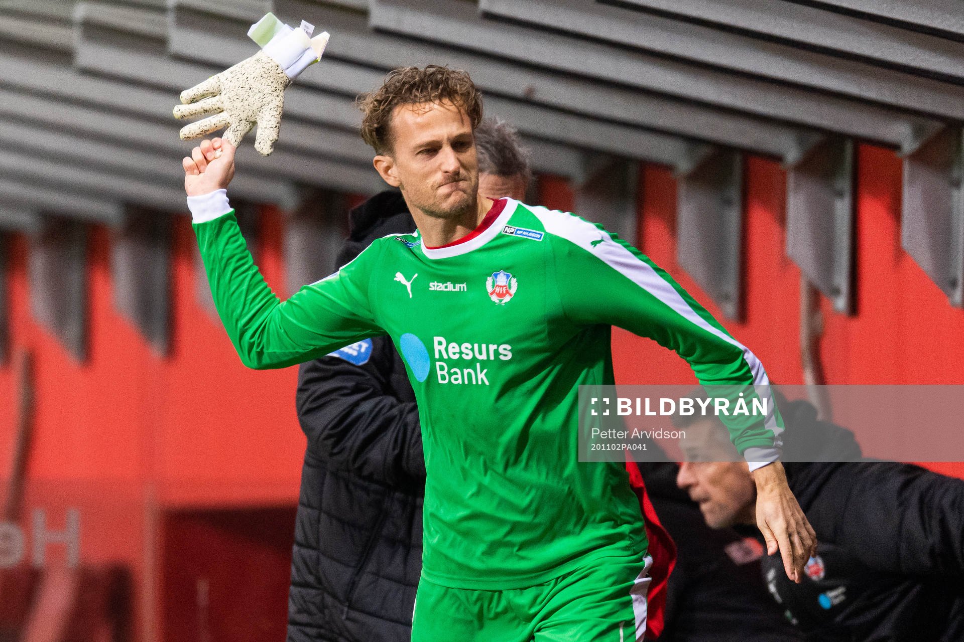 Helsingborgs målvakt Anders Lindegaard reagerar när han