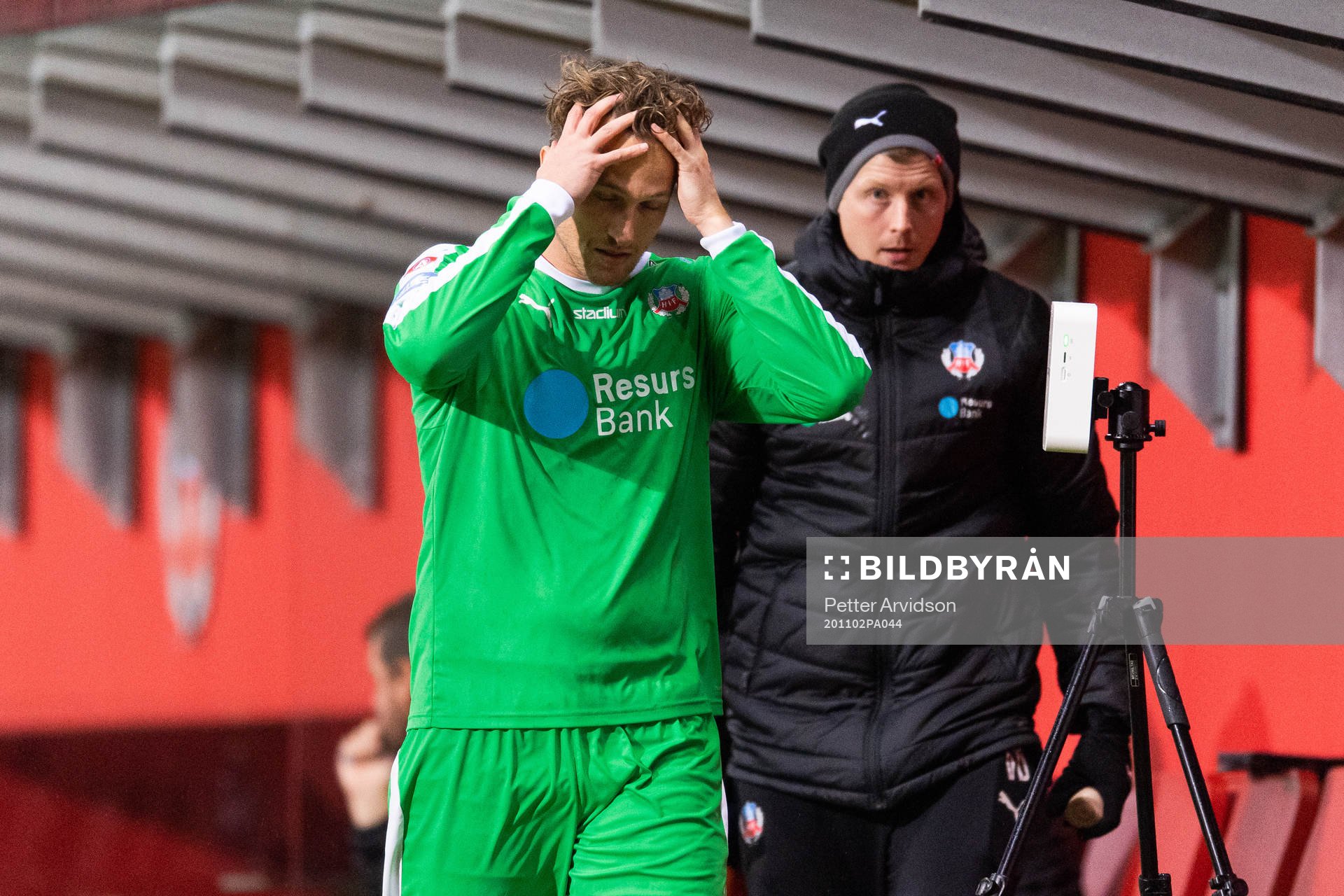 Helsingborgs målvakt Anders Lindegaard reagerar när han