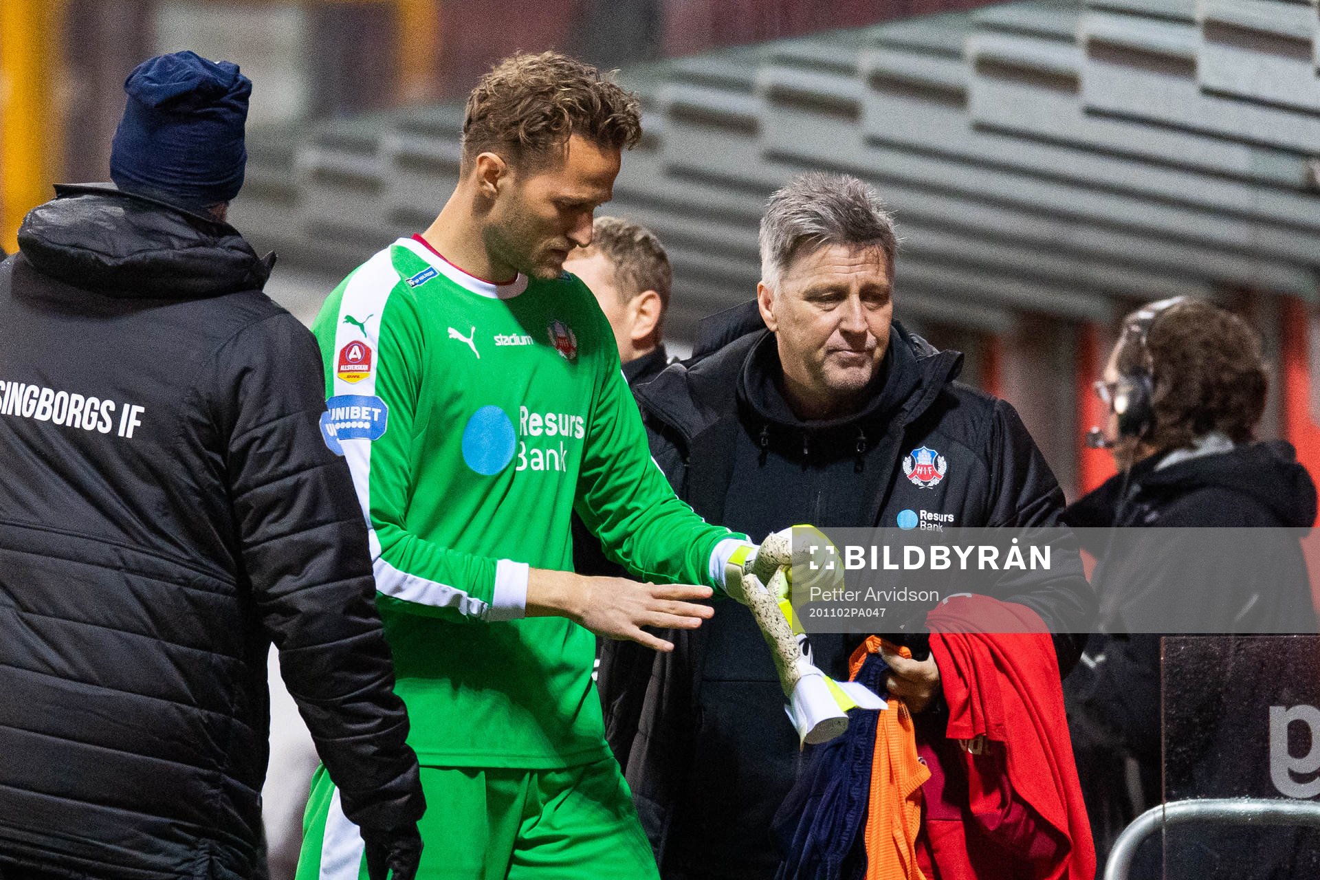 Helsingborgs målvakt Anders Lindegaard reagerar när han