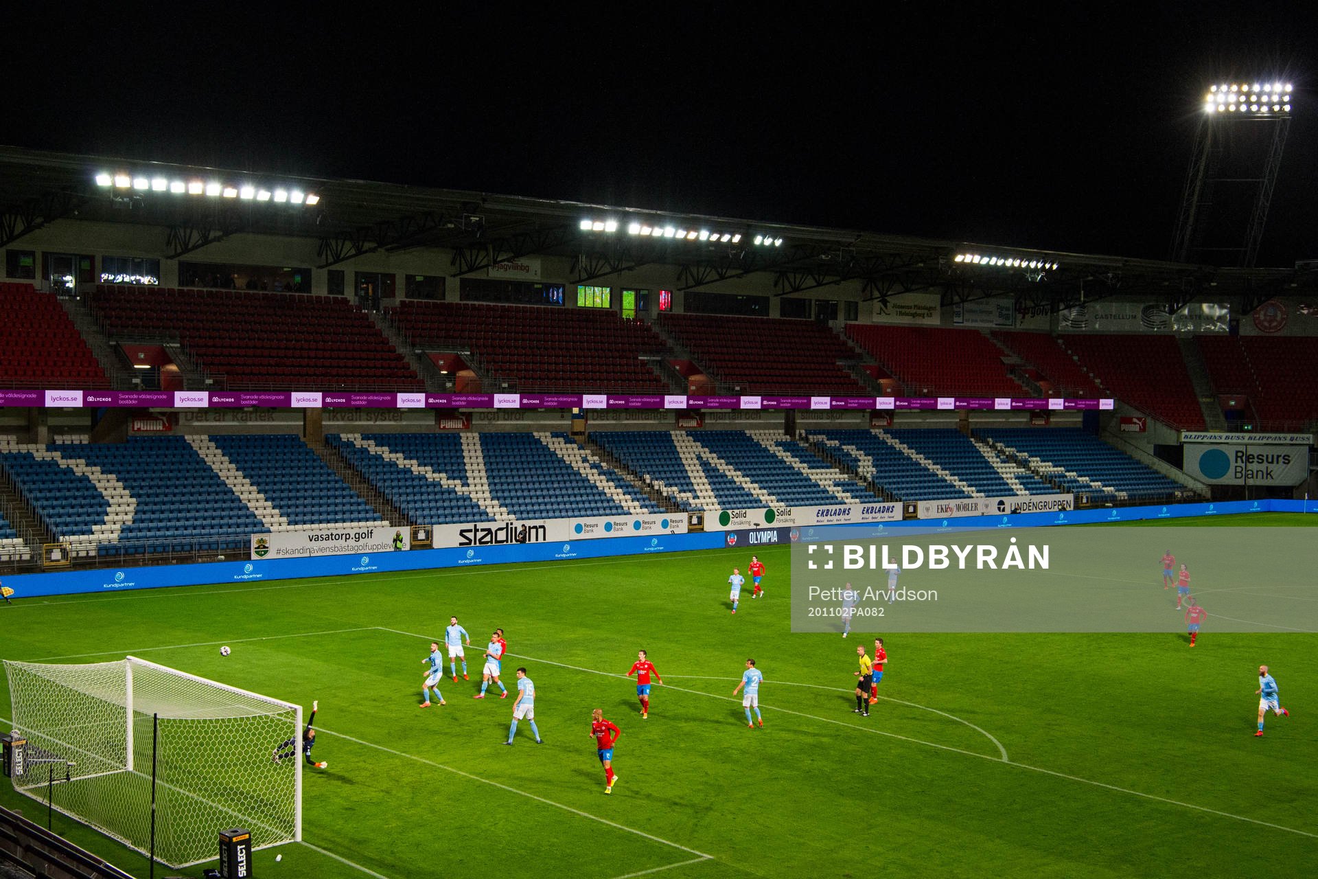 Helsingborgs Alex Timossi med en målchans mot Malmö FFs