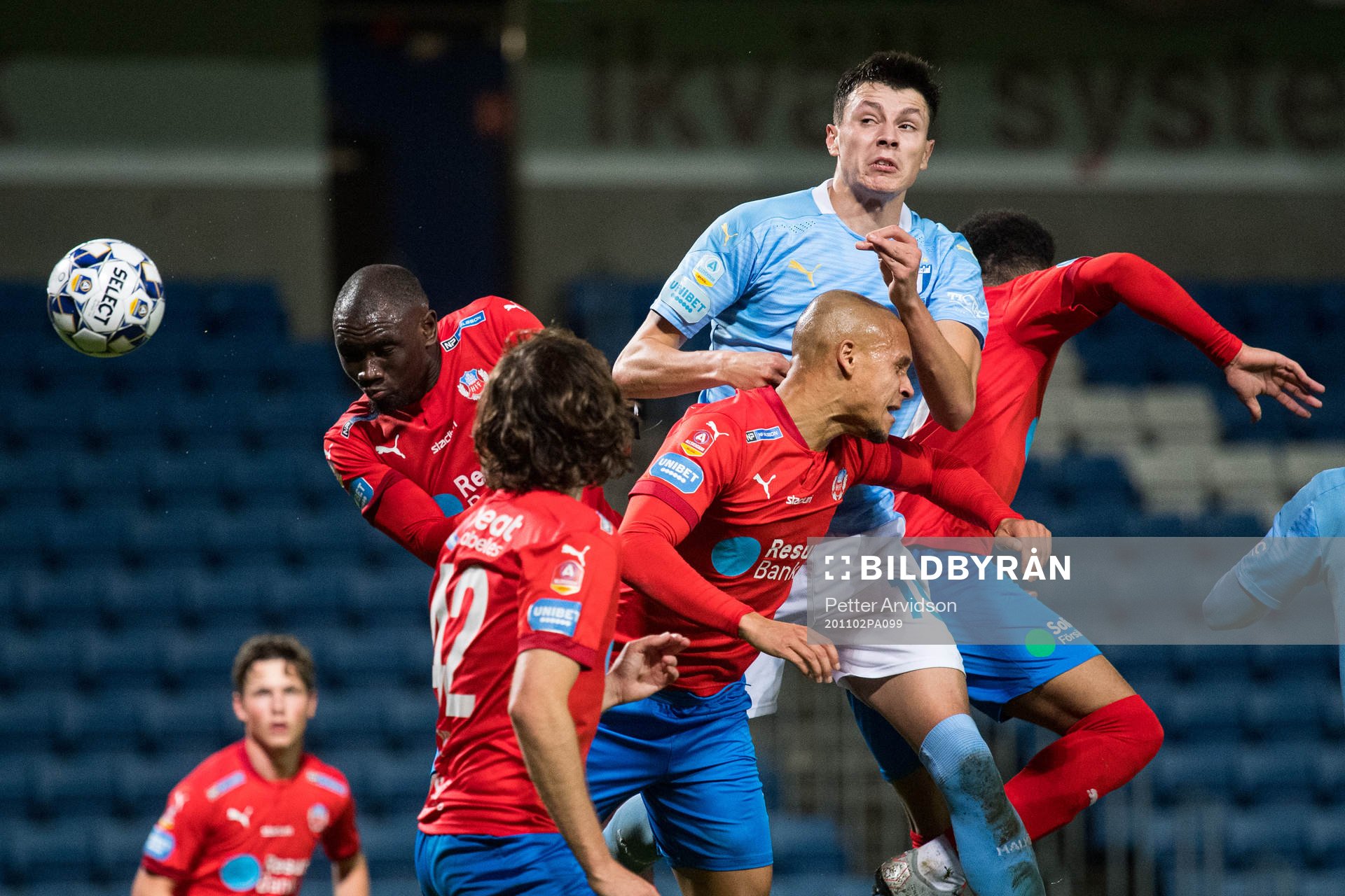 Malmö FFs Anel Ahmedhodzic mot Helsingborgs Ravy Tsouka