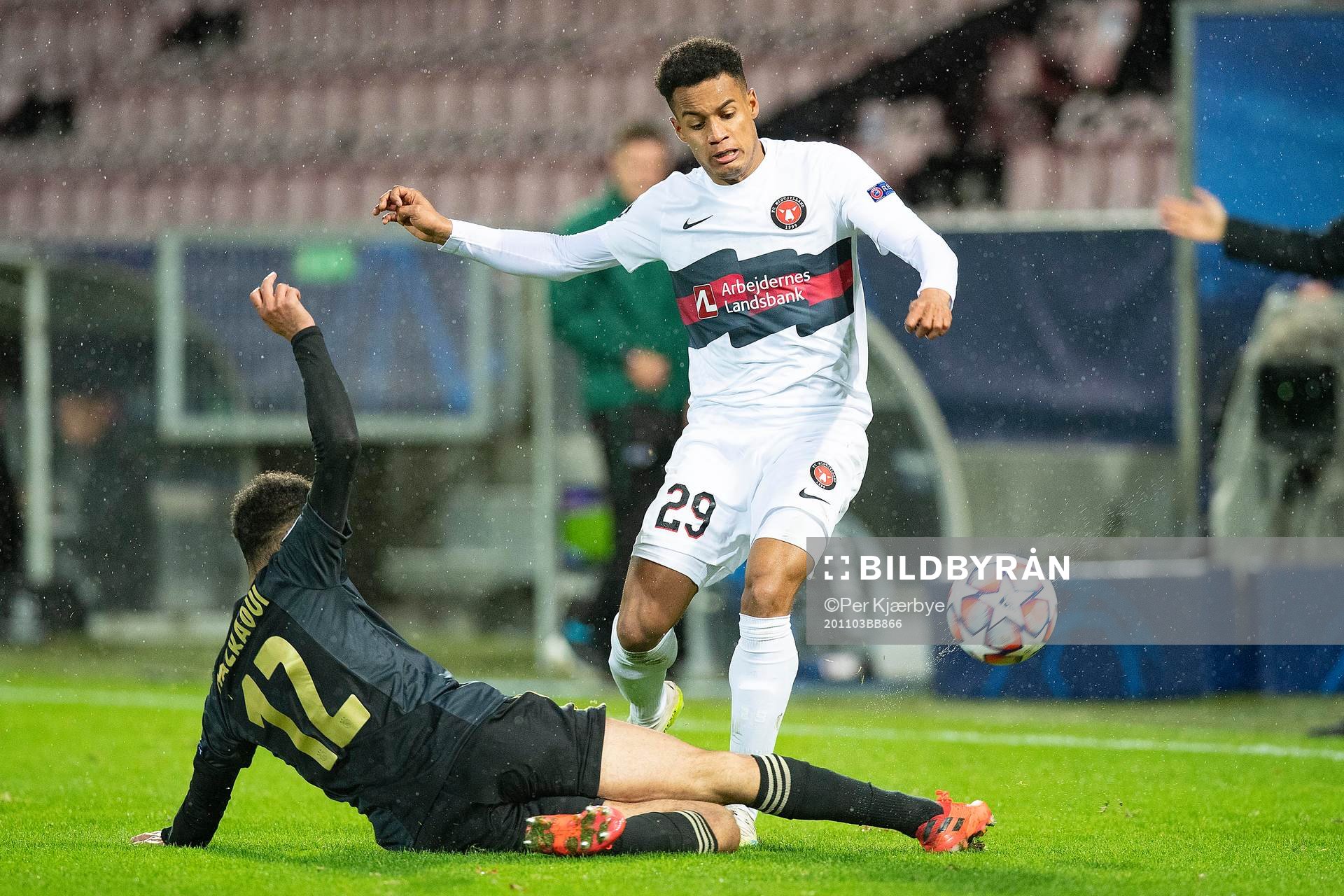[DK=20201103: Noassair Mazraoui, Ajax Paulinho, FC