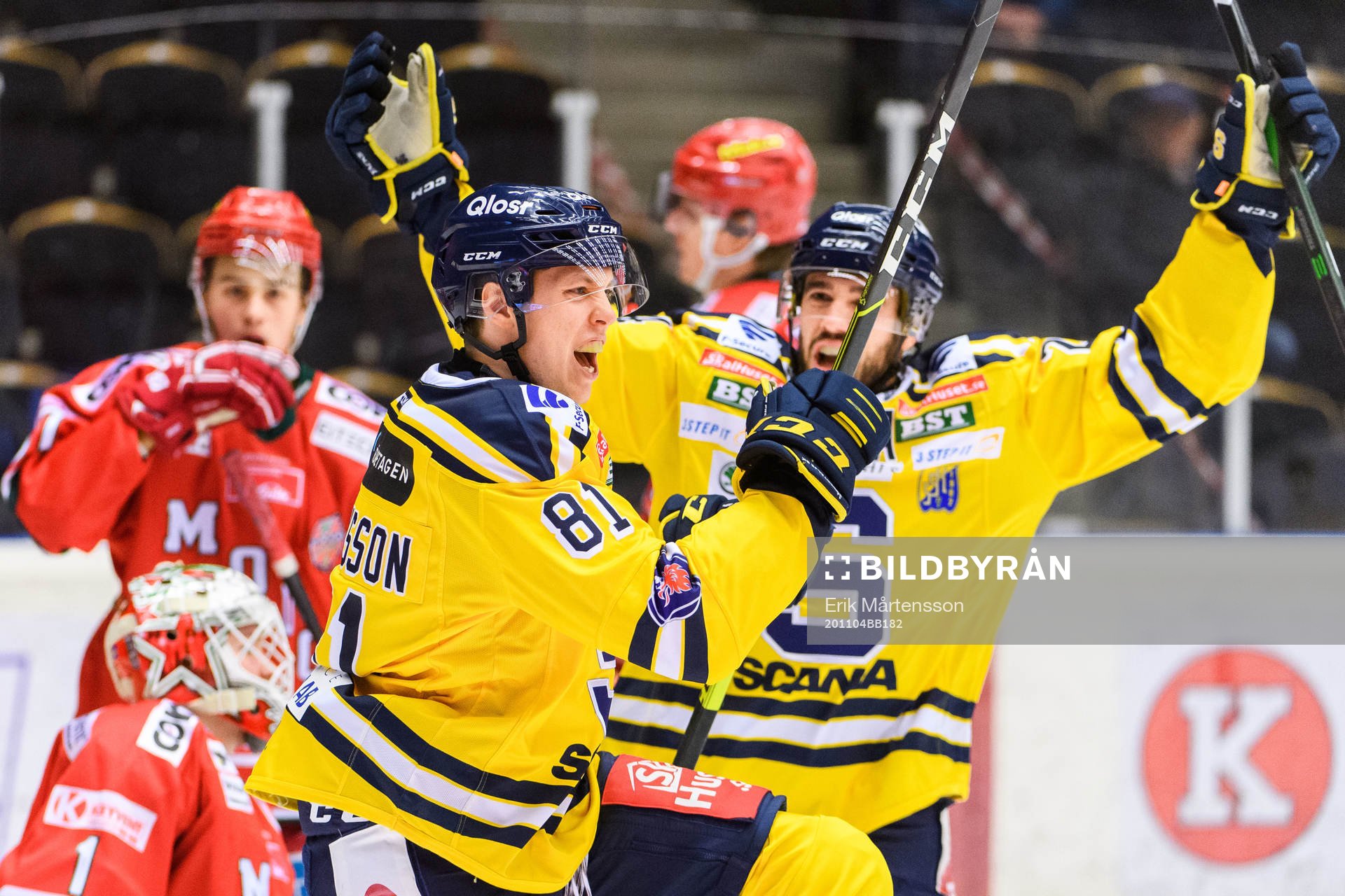 Södertäljes Emil Aronsson jublar med Jacob Dahlström