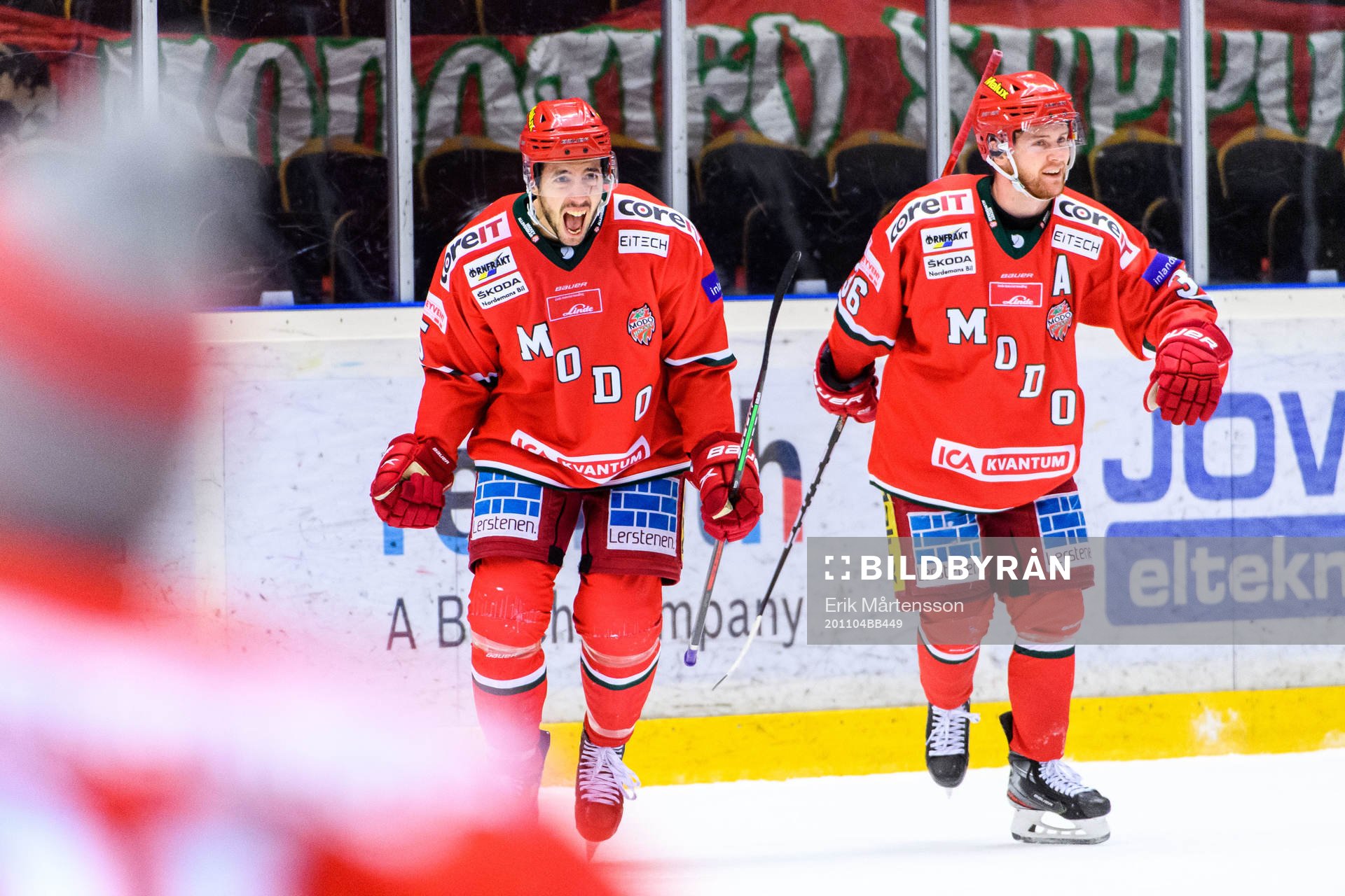 Modos Frank Corrado och Sebastian Ohlsson jublar