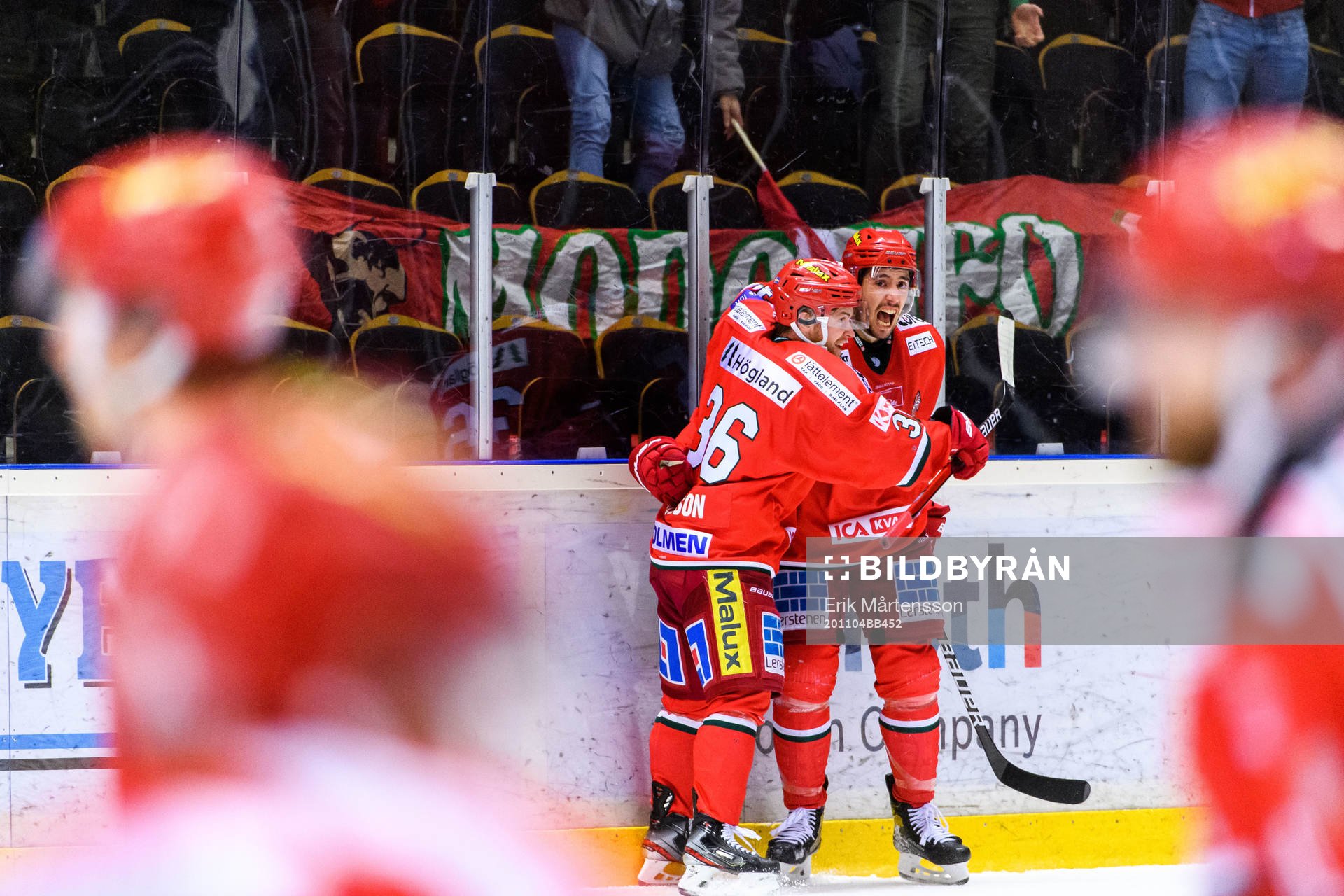 Modos Frank Corrado och Sebastian Ohlsson jublar
