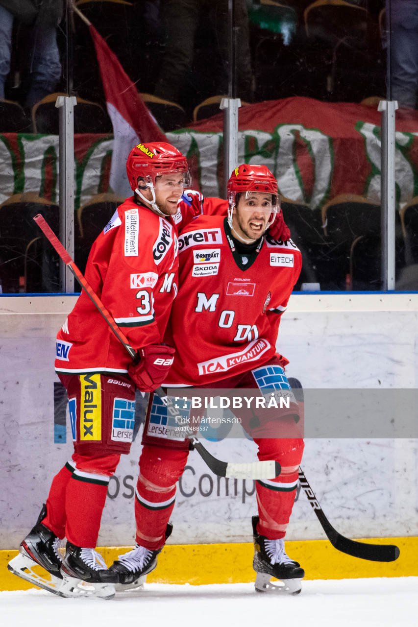 Modos Sebastian Ohlsson och Frank Corrado jublar