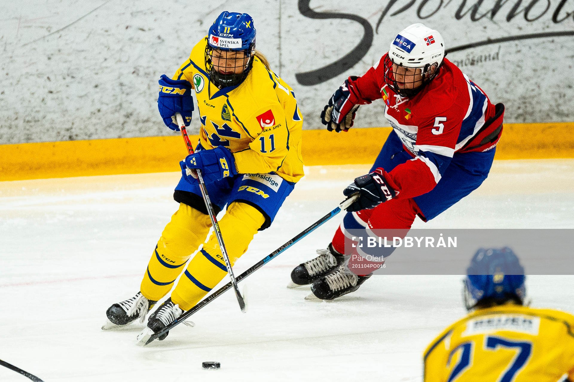 Josefin Bouveng of Sweden and Silje Johansen Kongstorp of