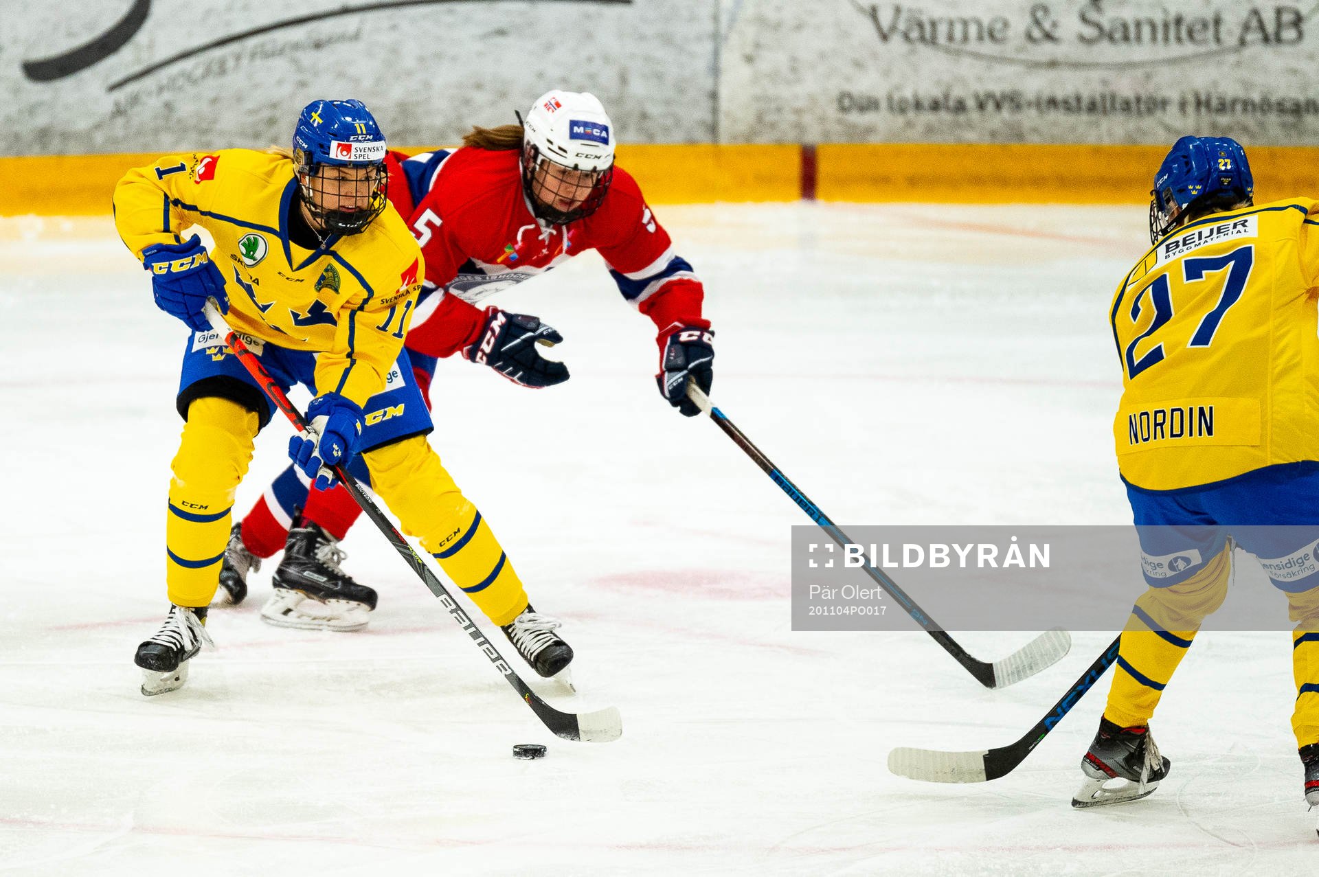 Josefin Bouveng of Sweden and Silje Johansen Kongstorp of