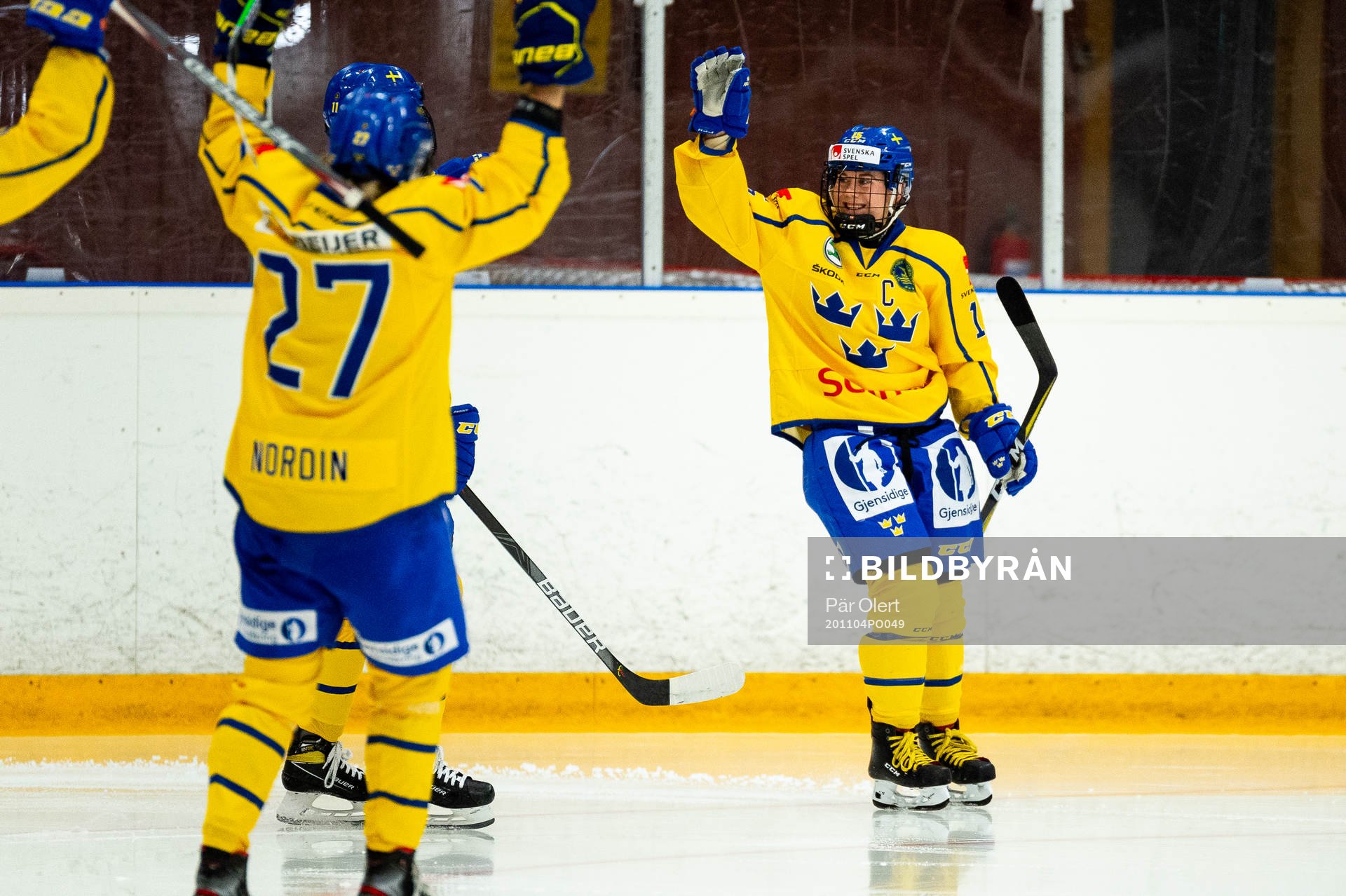 Lisa Johansson celebrates