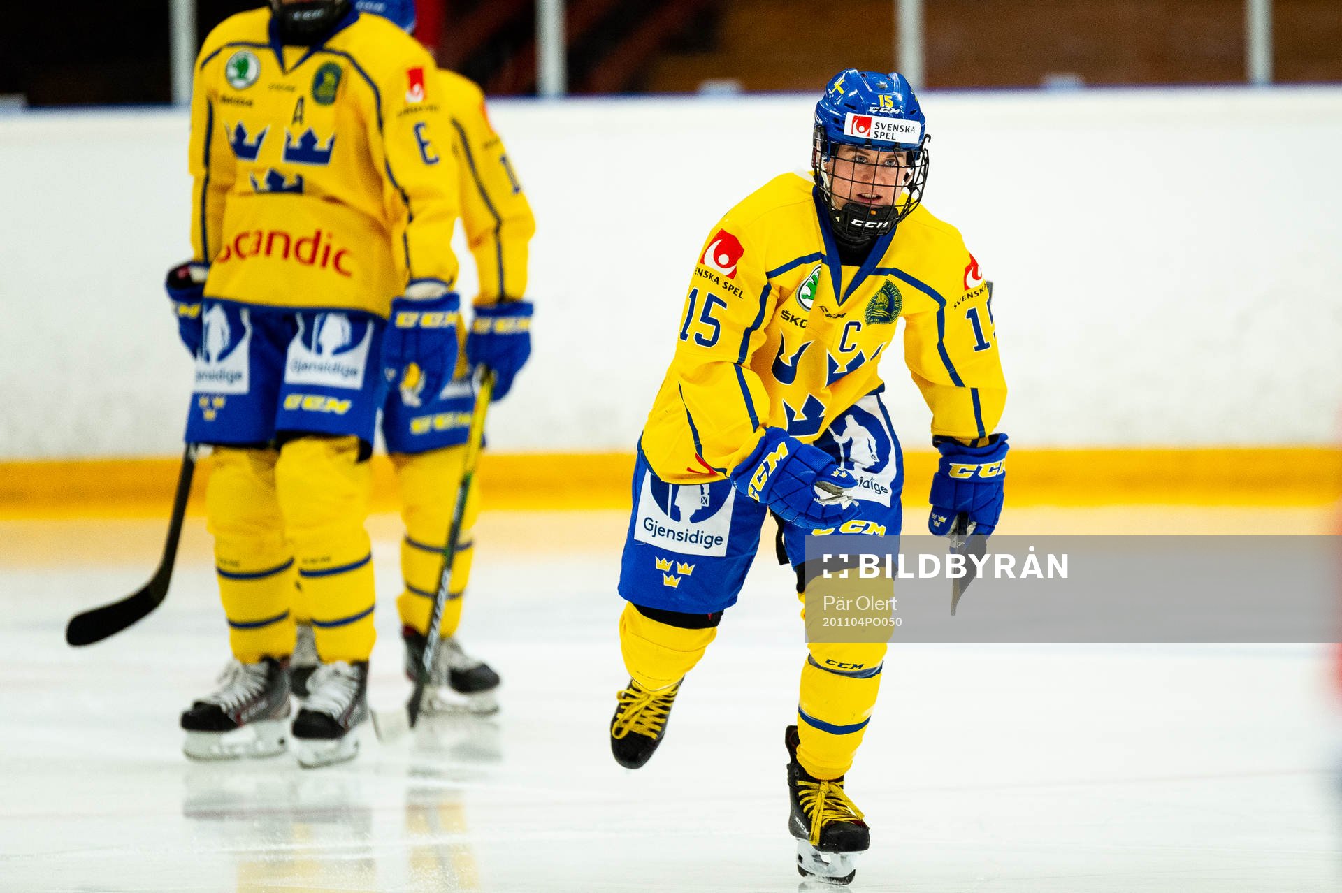Lisa Johansson celebrates