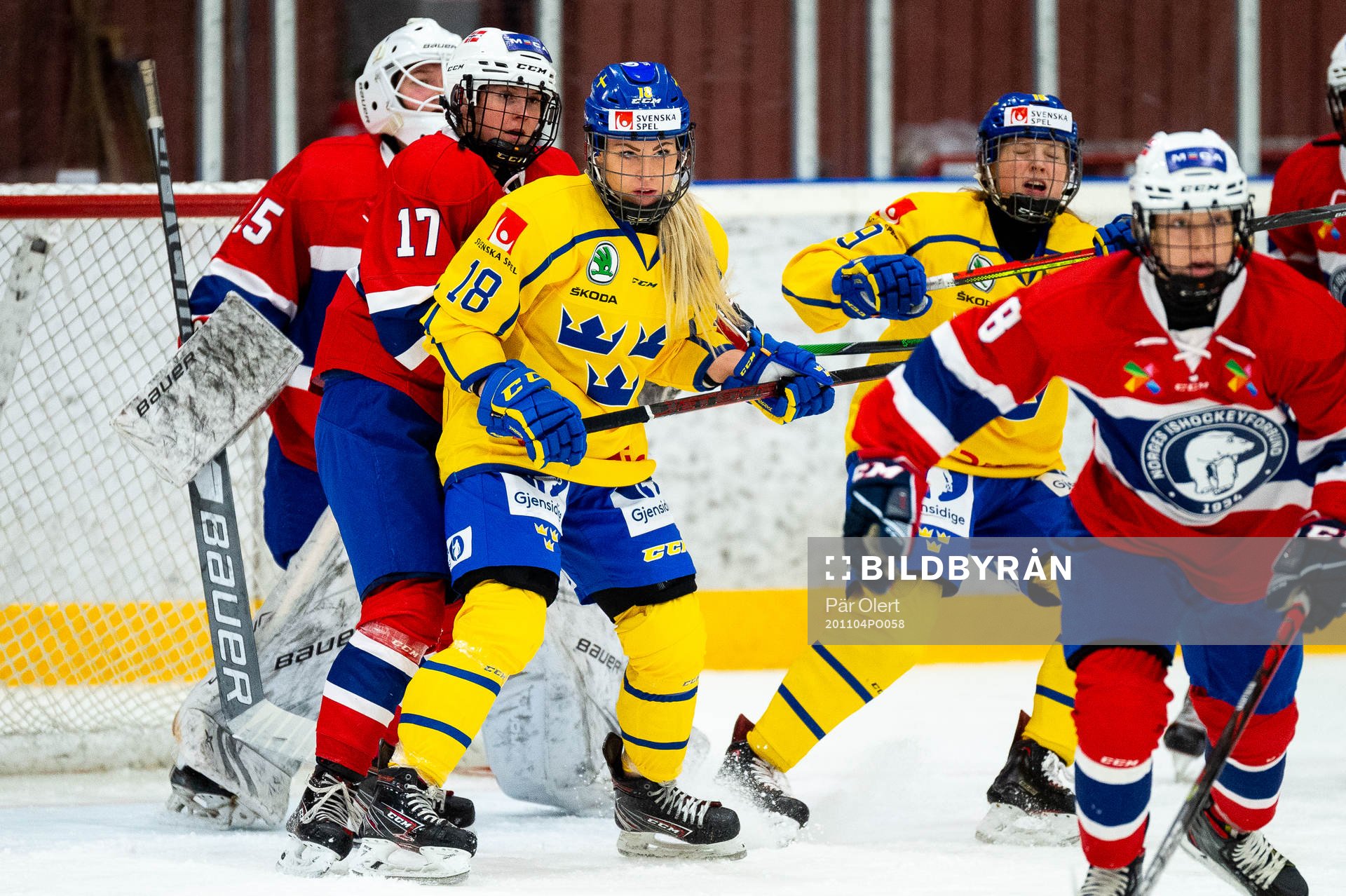 Moa Wernblom of Sweden and Marthe Brunvold of Norway
