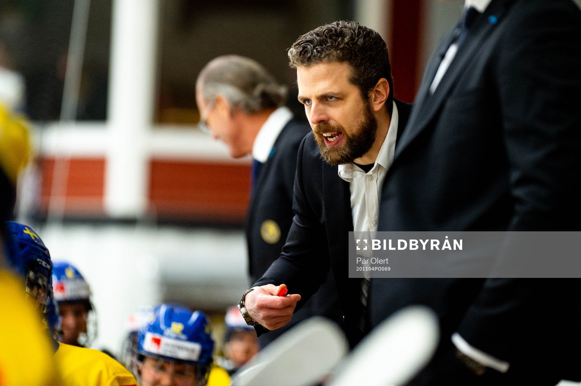 head coach Ulf Lundberg of Sweden