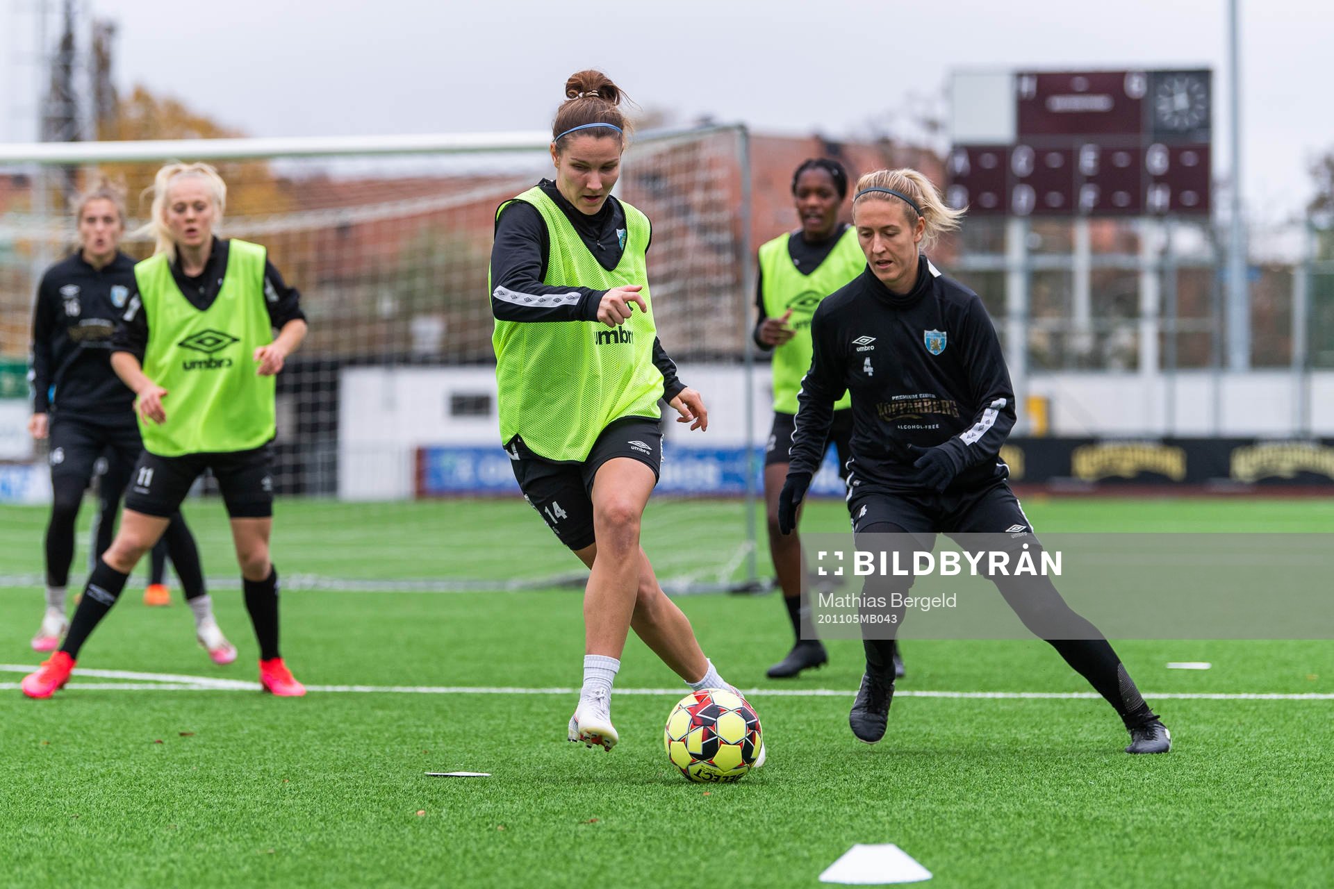 Natalia Kuikka och Emma Kullberg under en träning med Kopparbergs/Göteborg den 5 november 2020 i Göteborg.