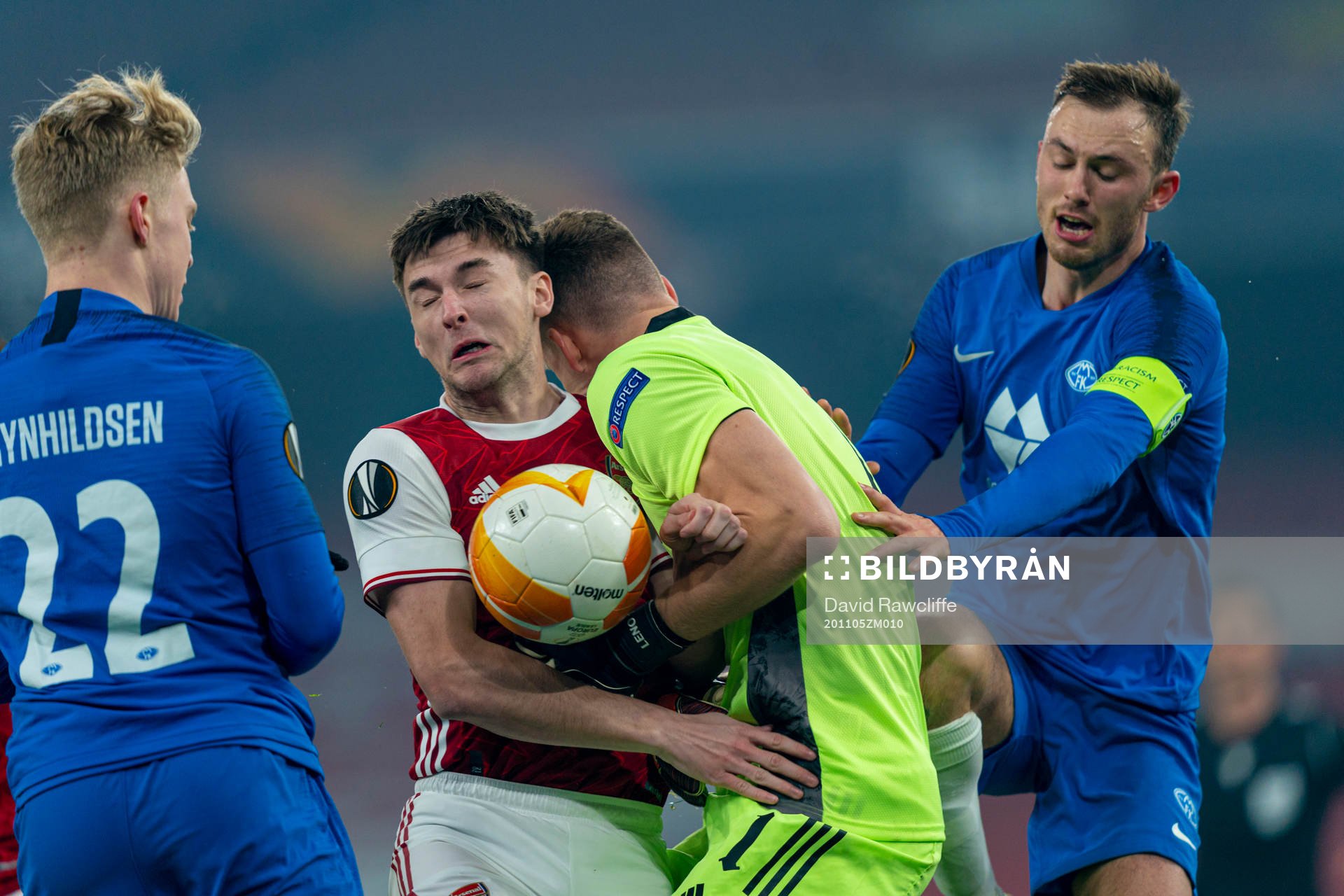 LONDON, ENGLAND - Thursday, November 5, 2020: Arsenal's Kieran Tierney (L) and goalkeeper Bernd Leno crash into each other during the UEFA Europa League Group B match between Arsenal FC and Molde FK at the Emirates Stadium. (Pic by David Rawcliffe/Propaganda)