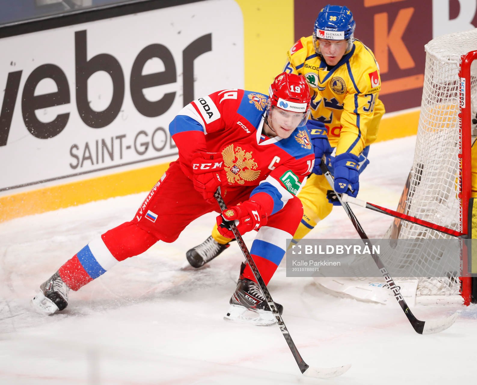 Vasili Podkolzin #19, RUS and Linus Ölund #36, SWE