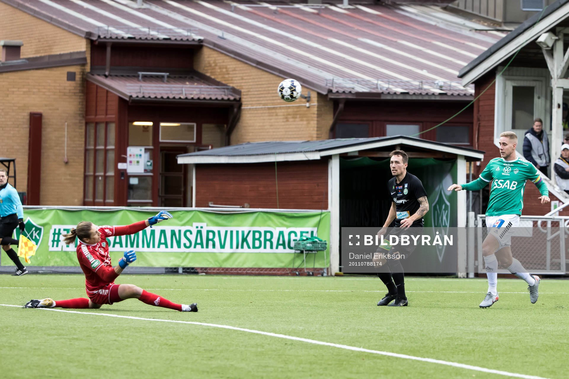 Brages målvakt Adrian Engdahl och Västerås Filip Tronet