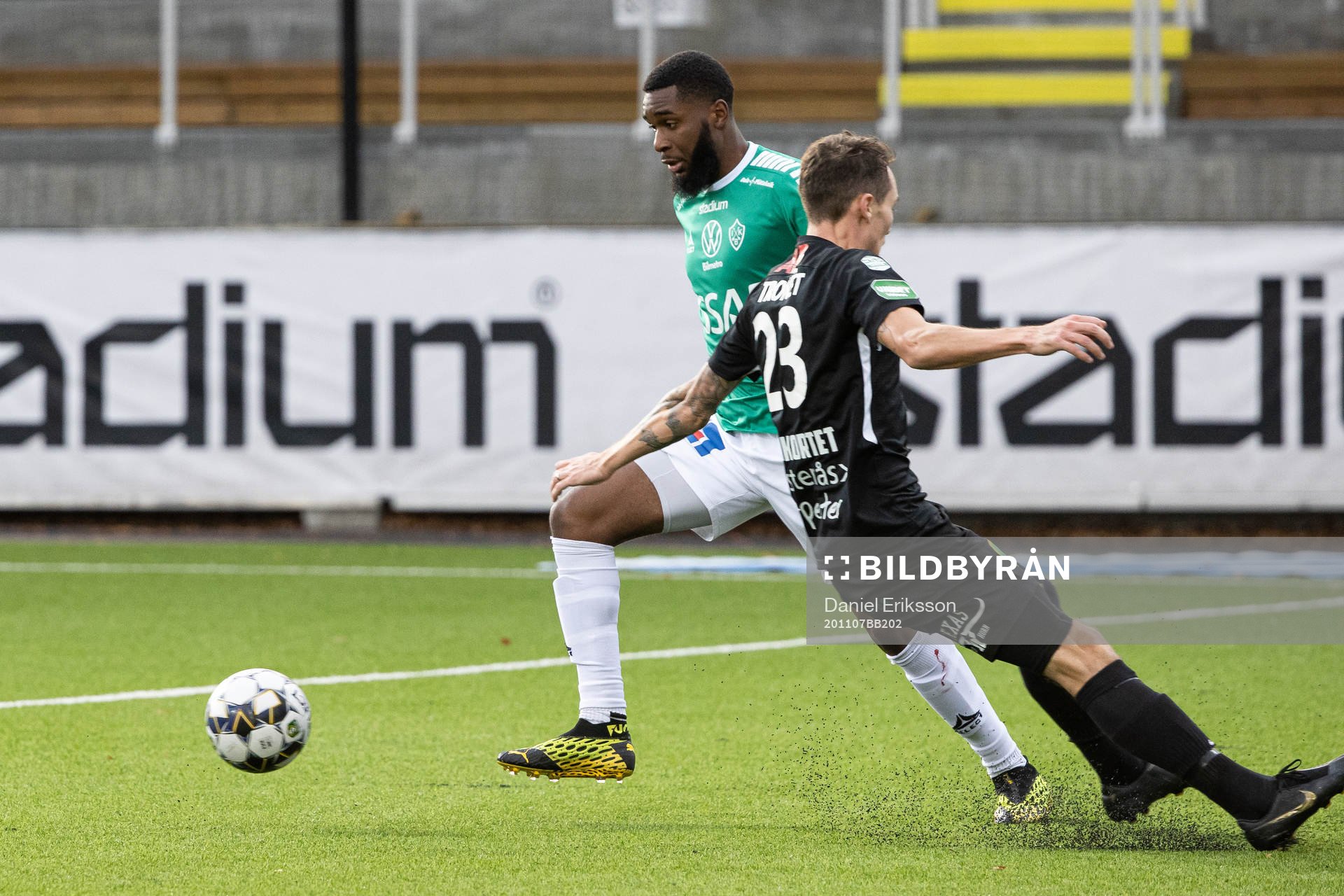 Brages Moses Makasi och Västerås Filip Tronet