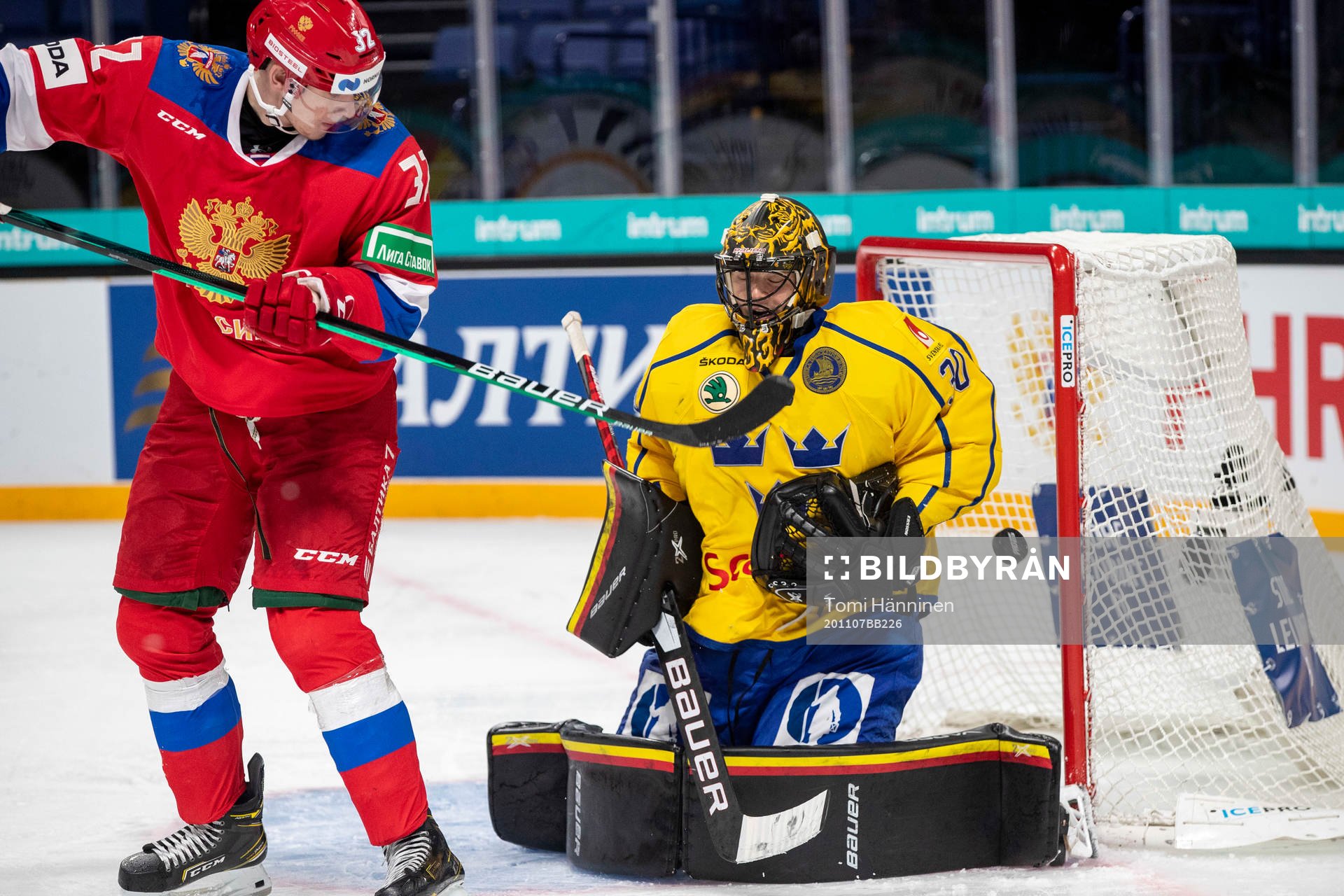 Ilya Safonov #32, RUS, Samuel Ersson #30, SWE