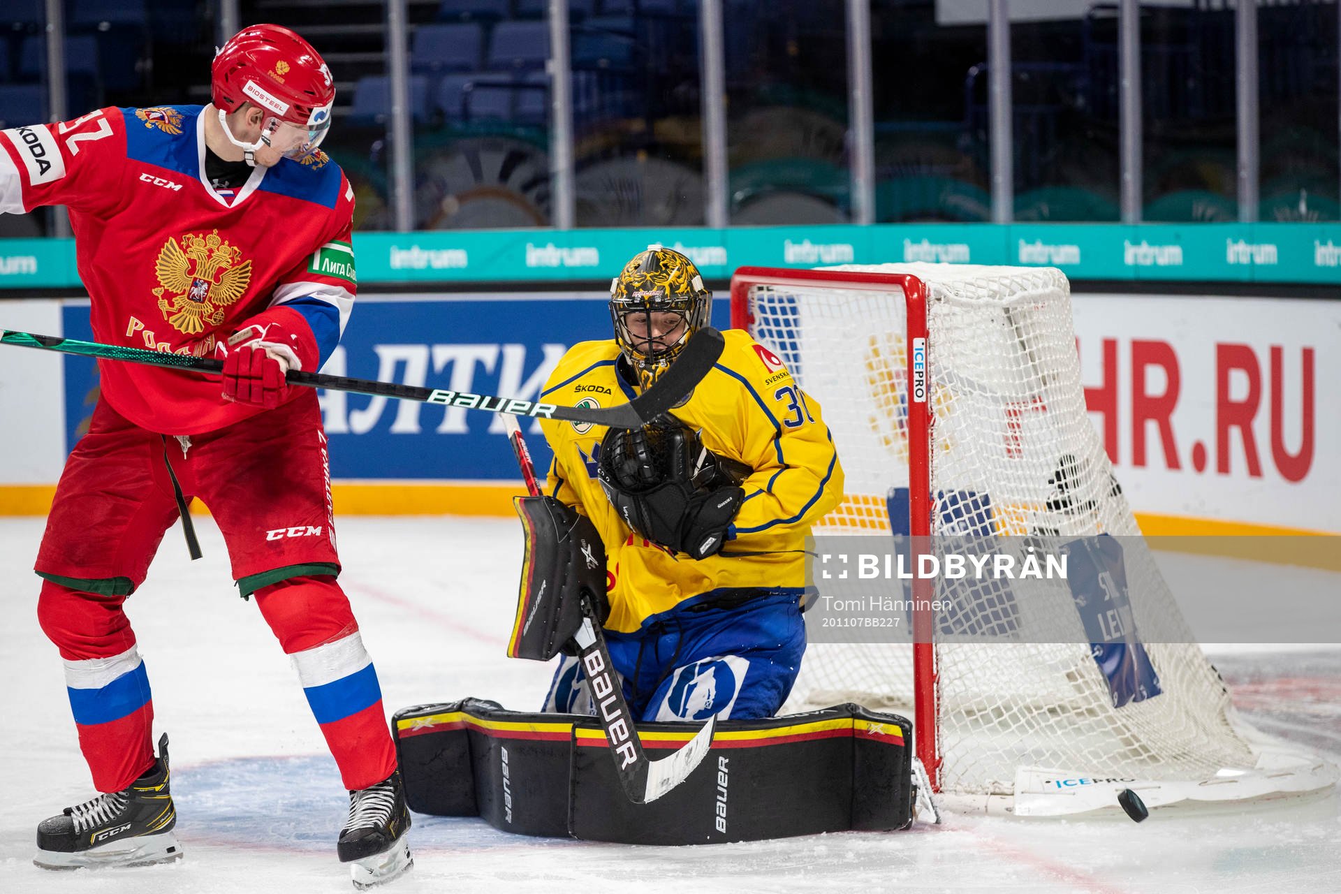 Ilya Safonov #32, RUS, Samuel Ersson #30, SWE