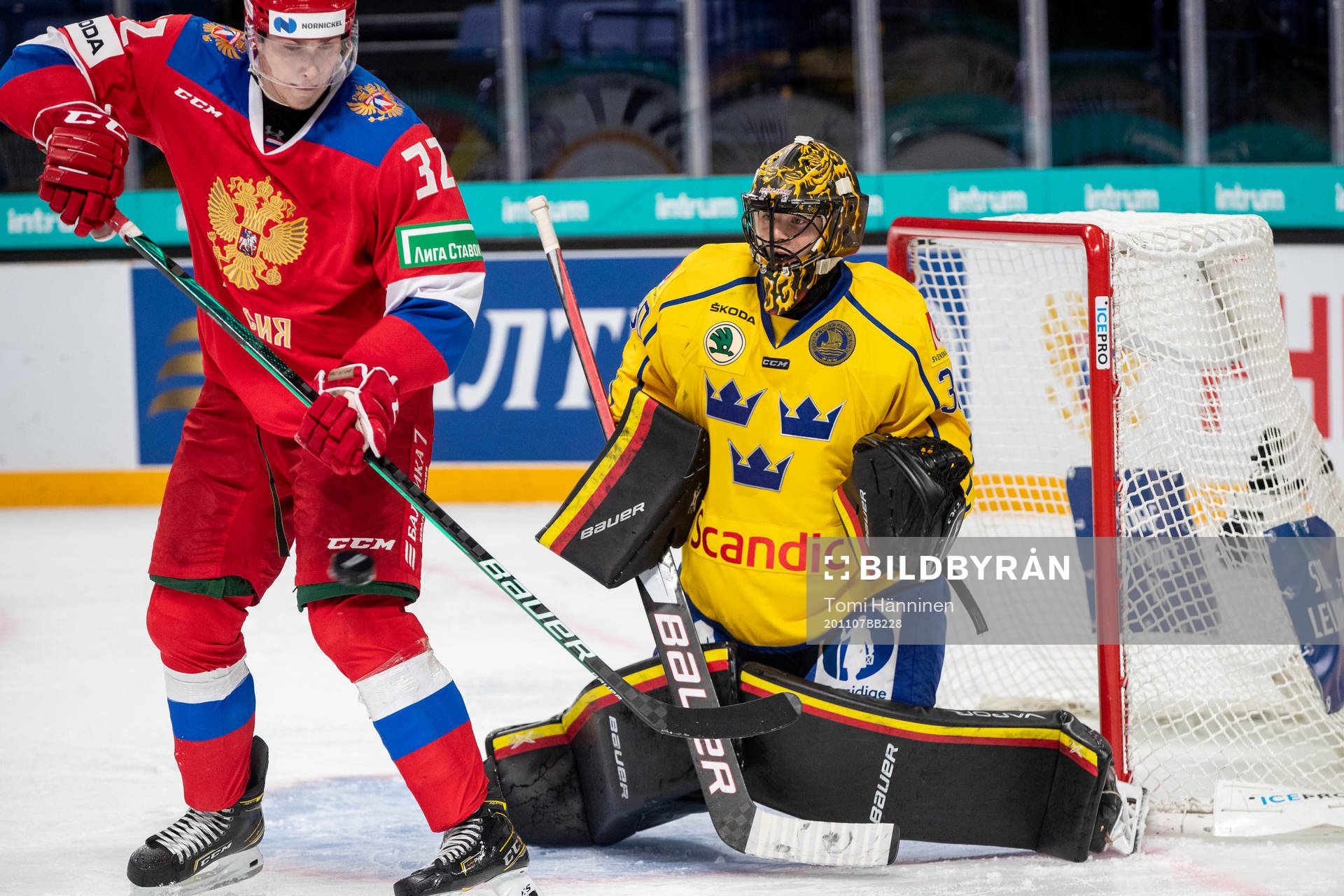 Ilya Safonov #32, RUS, Samuel Ersson #30, SWE