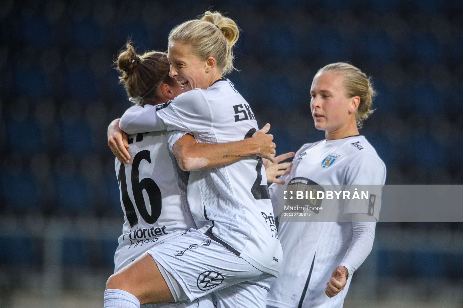 Göteborgs Filippa Angeldal och Rebecka Blomqvist jublar