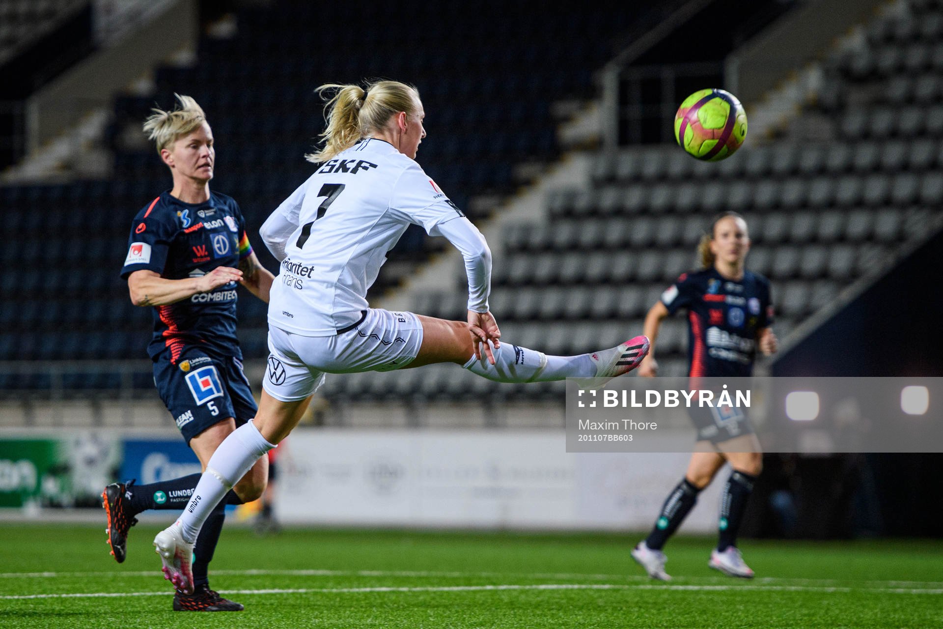 Linköpings Nilla Fischer och Göteborgs Stina Blackstenius