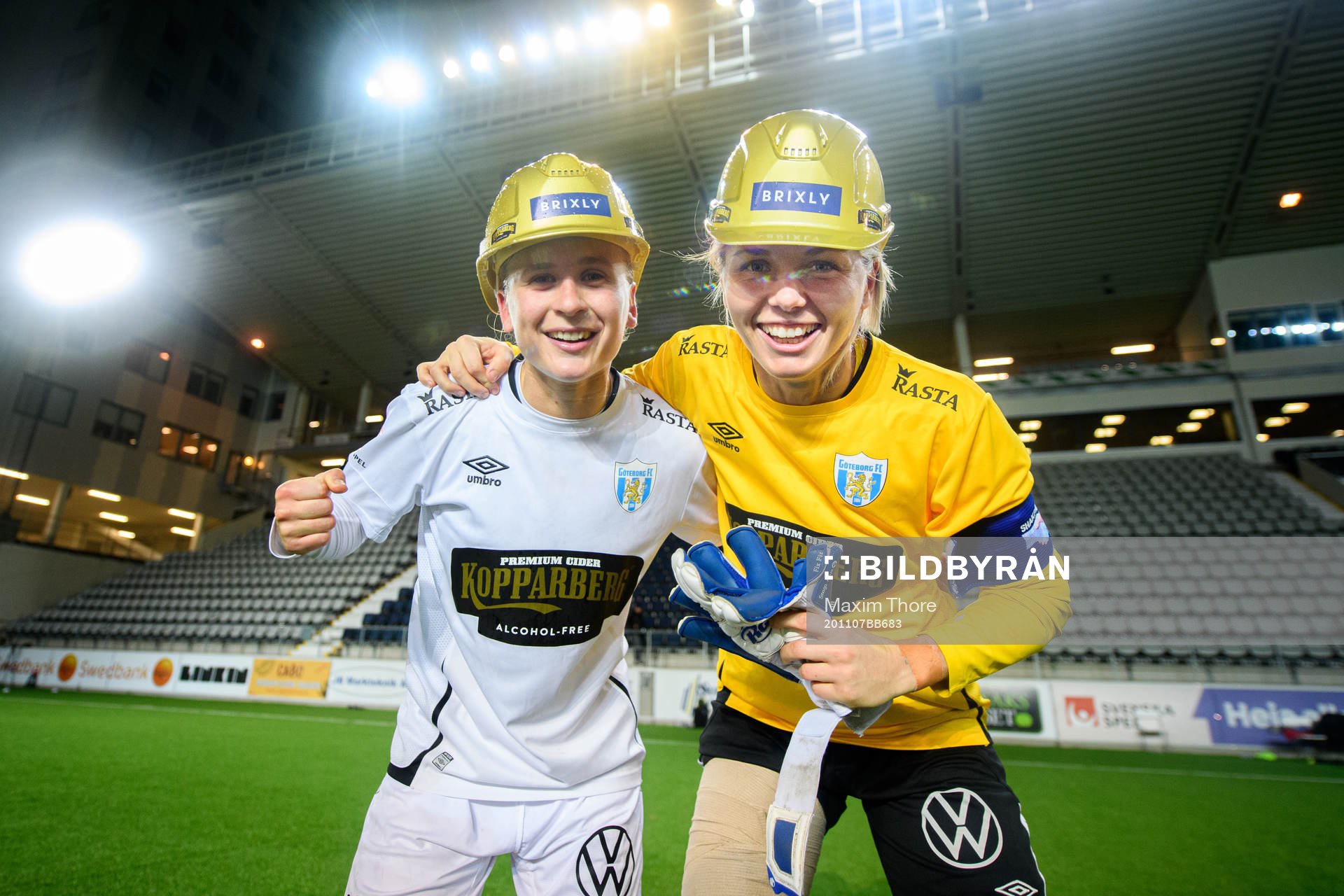 Göteborgs Filippa Curmark och målvakt Jennifer Falk