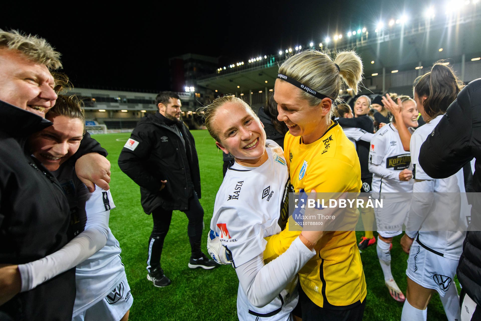 Göteborgs Filippa Curmark och målvakt Jennifer Falk