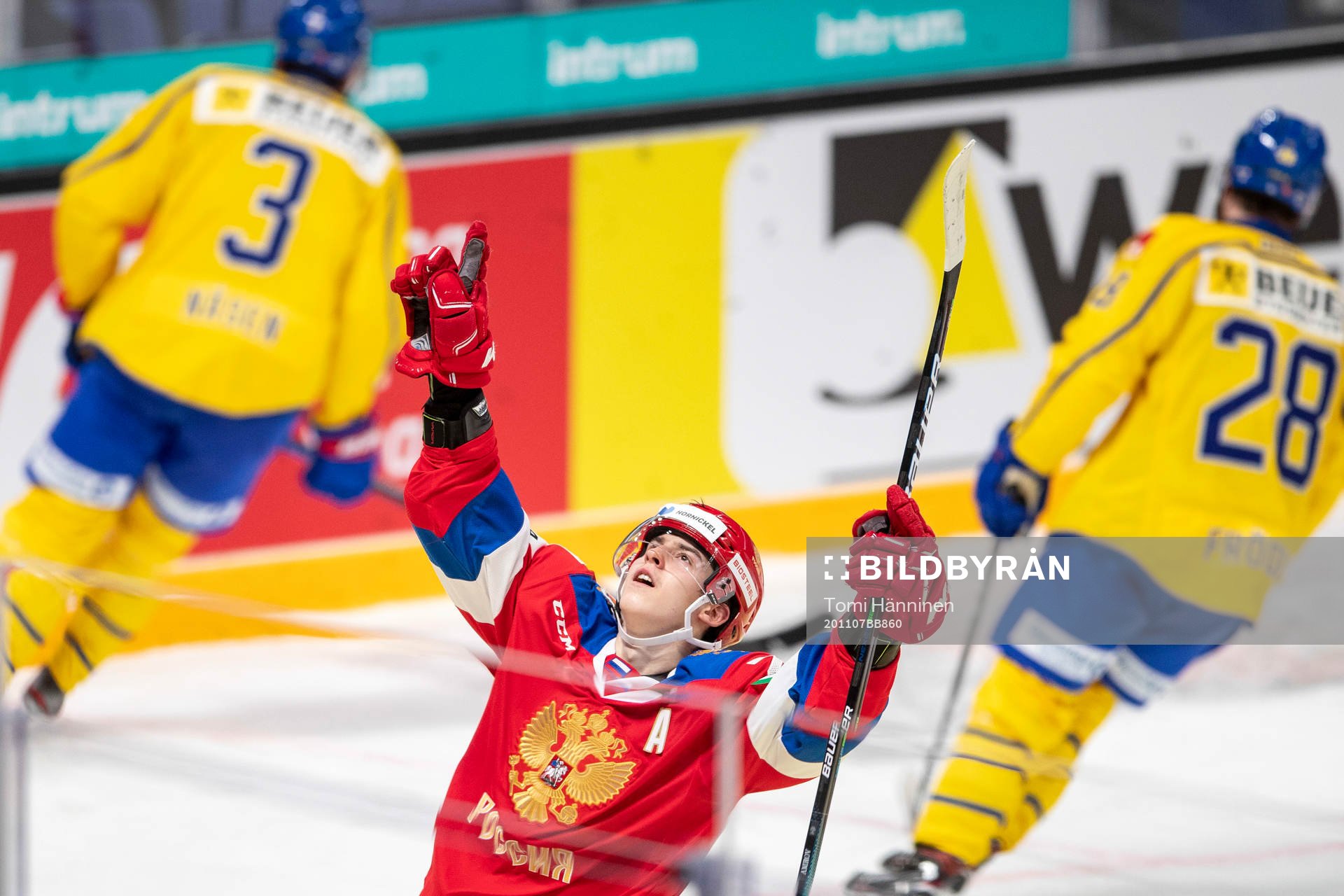 Rodion Amirov #27, RUS scores 1-1, Pontus Näsen #3, SWE,
