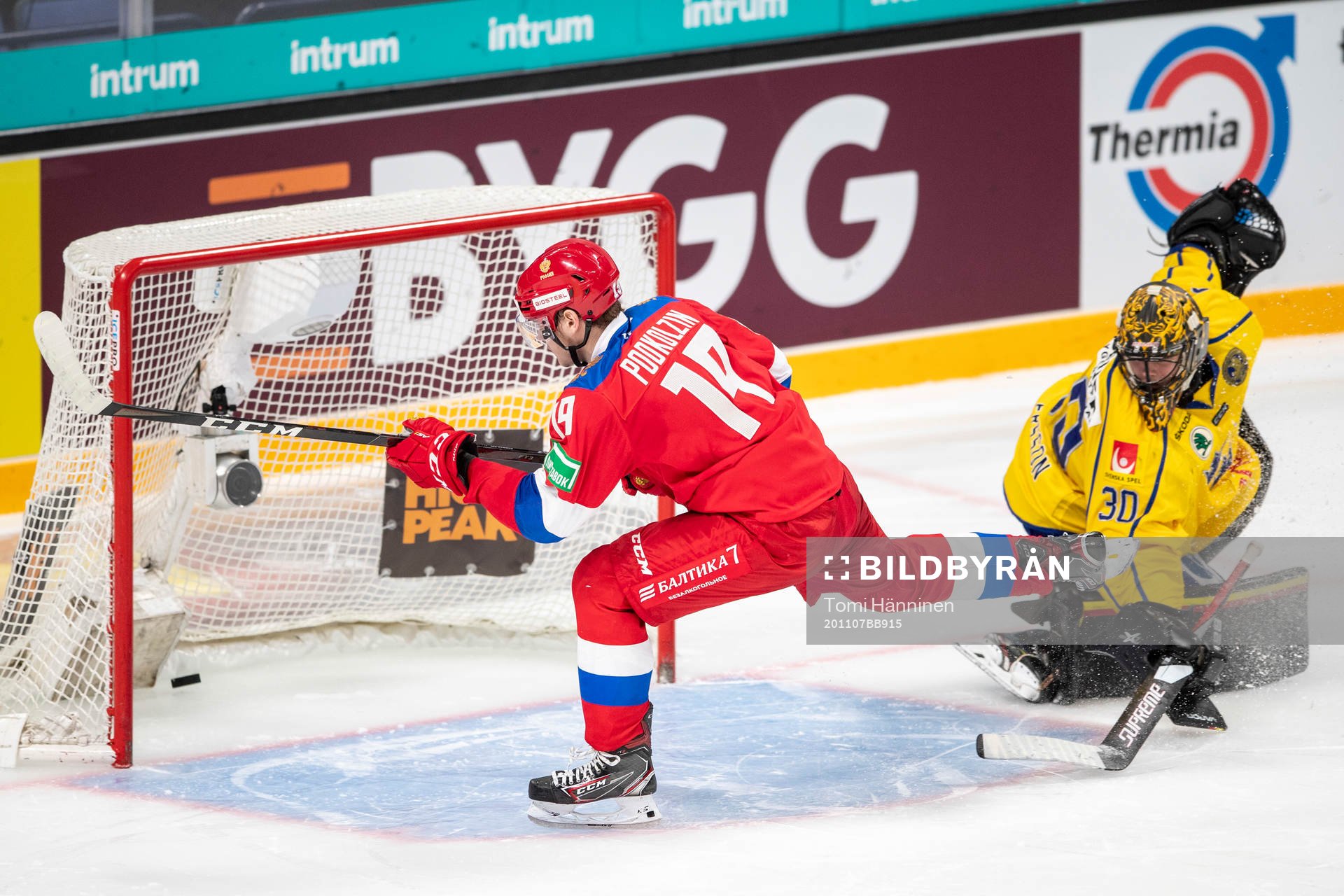 Vasili Podkolzin #19, RUS score penaltyshot Samuel Ersson