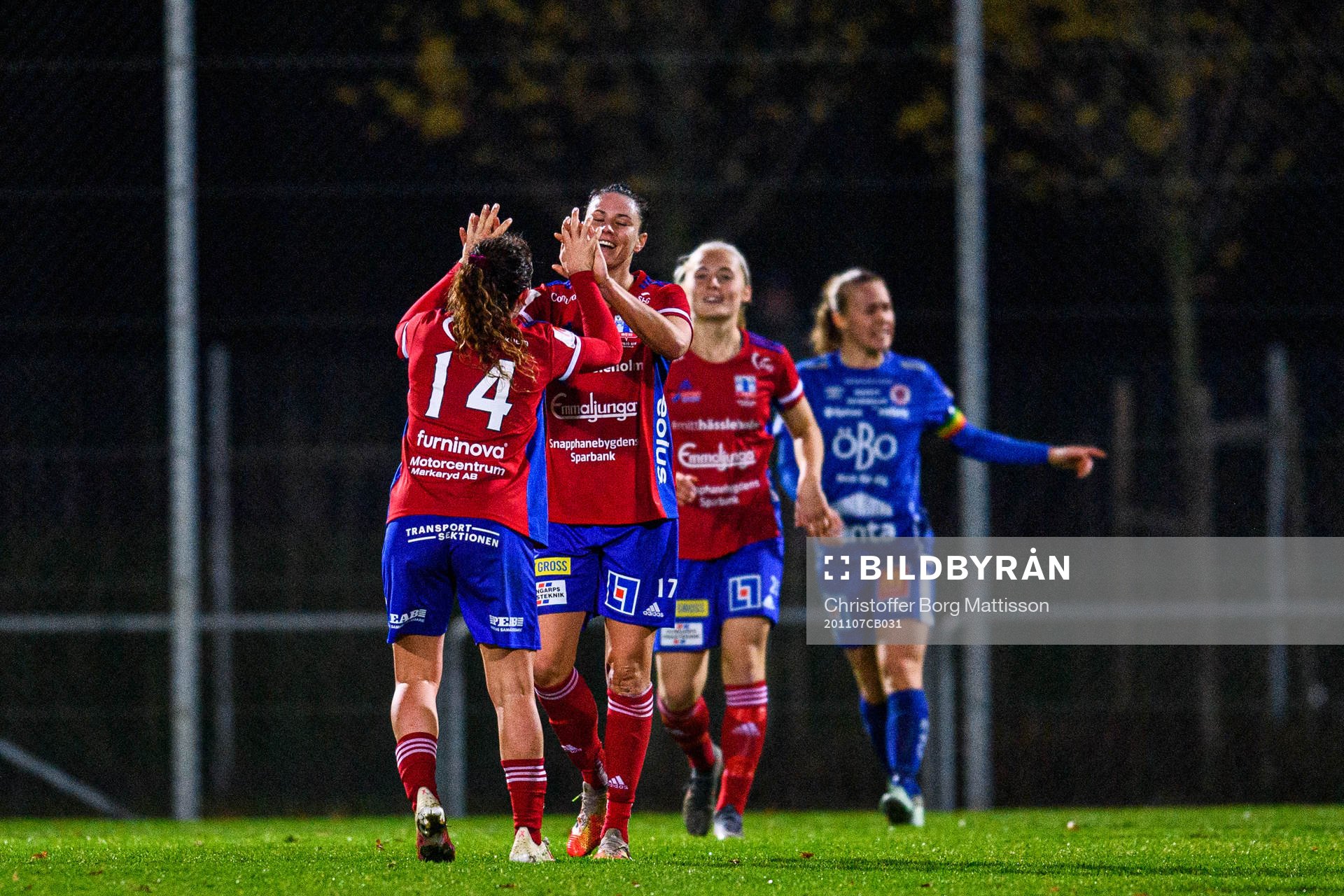 Vittsjös Emily Gielnik jublar