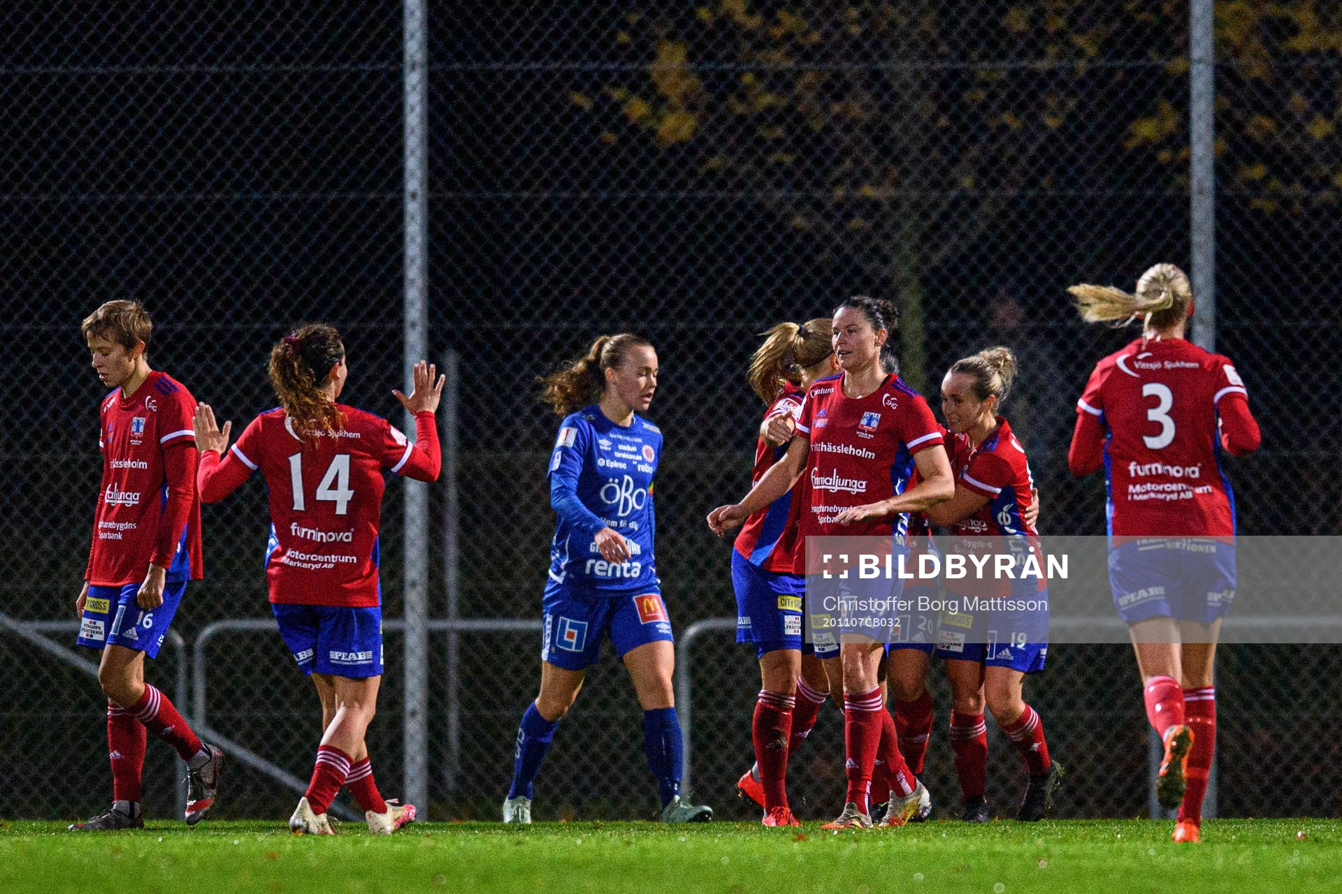 Vittsjös spelare jublar efter 3-0 under fotbollsmatchen i Damallsvenskan mellan Vittsjö och Örebro den 7 november 2020 i Hässleholm.