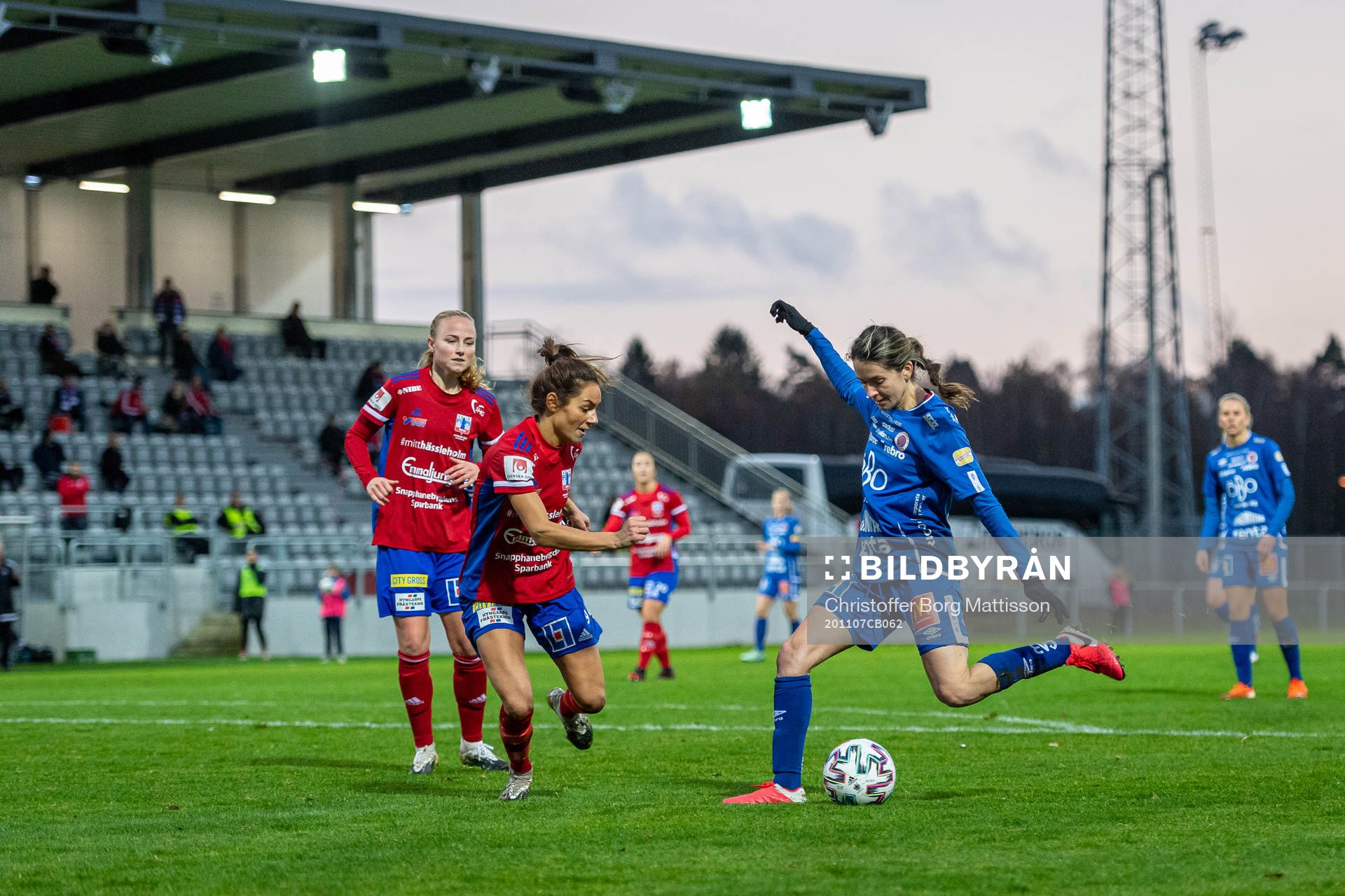 Örebros Cali Farquharson med ett skott