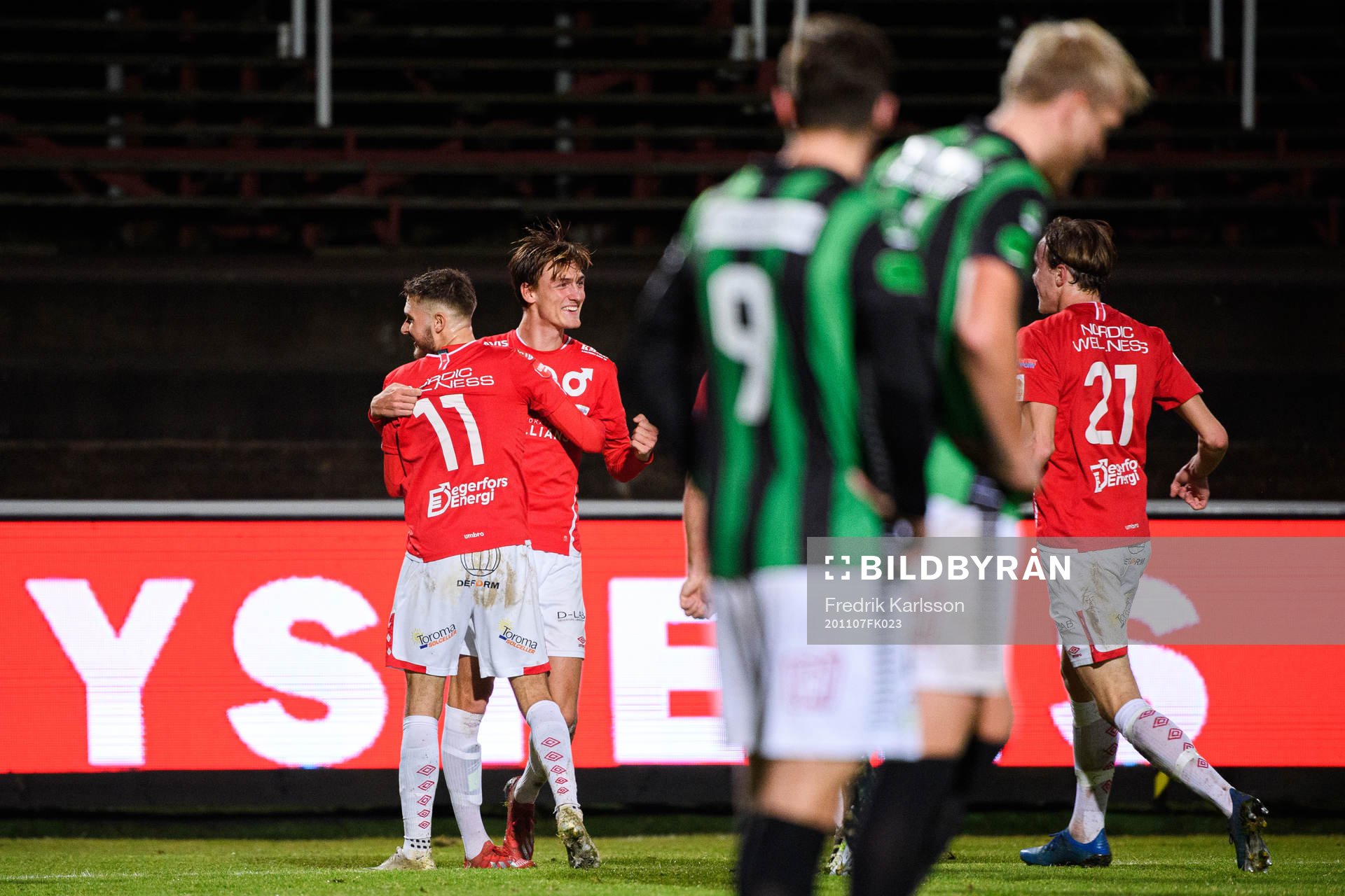 Degerfors Christos Gravius och Gustav Granath jublar