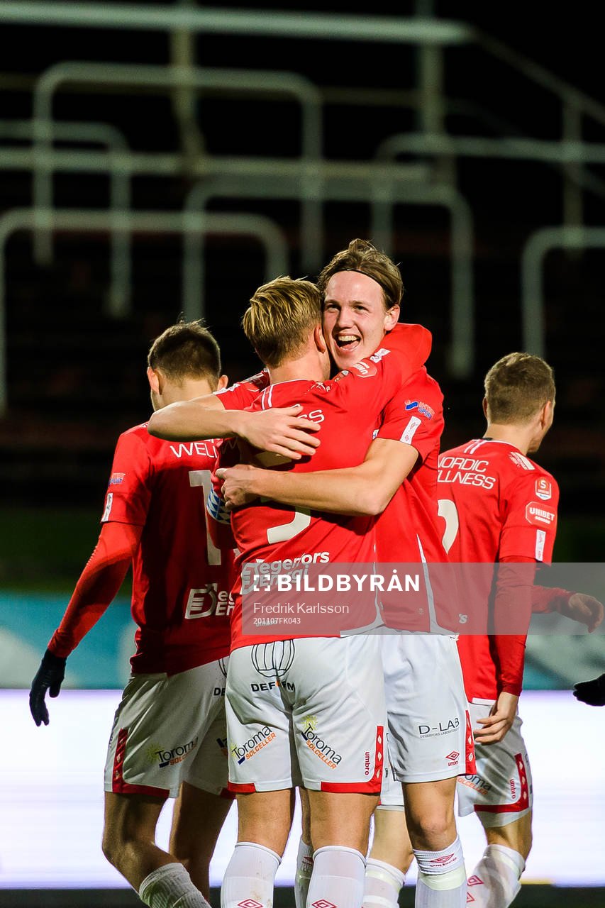 Degerfors Adam Carlén jublar