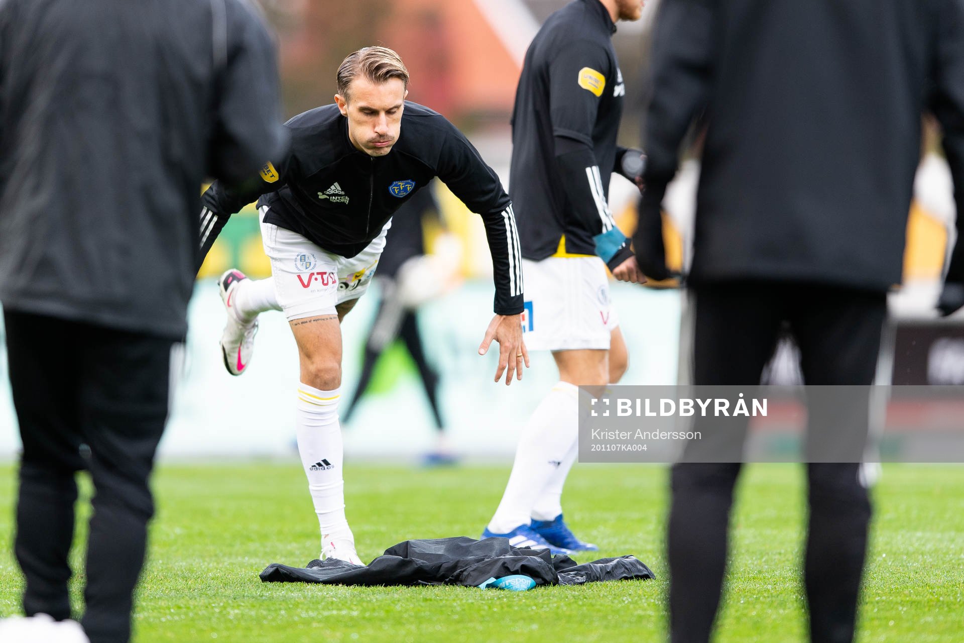 Falkenbergs Tobias Karlsson före fotbollsmatchen i