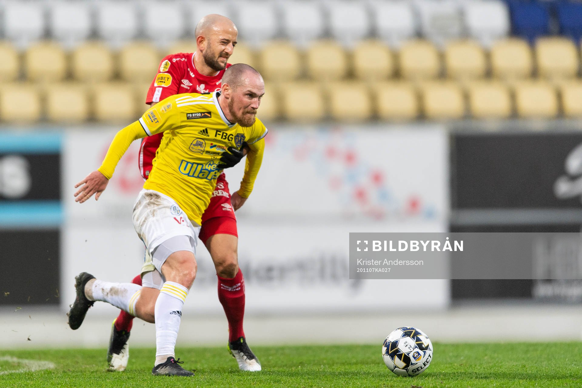 Falkenbergs Christoffer Carlsson och Elfsborgs Robert Gojani