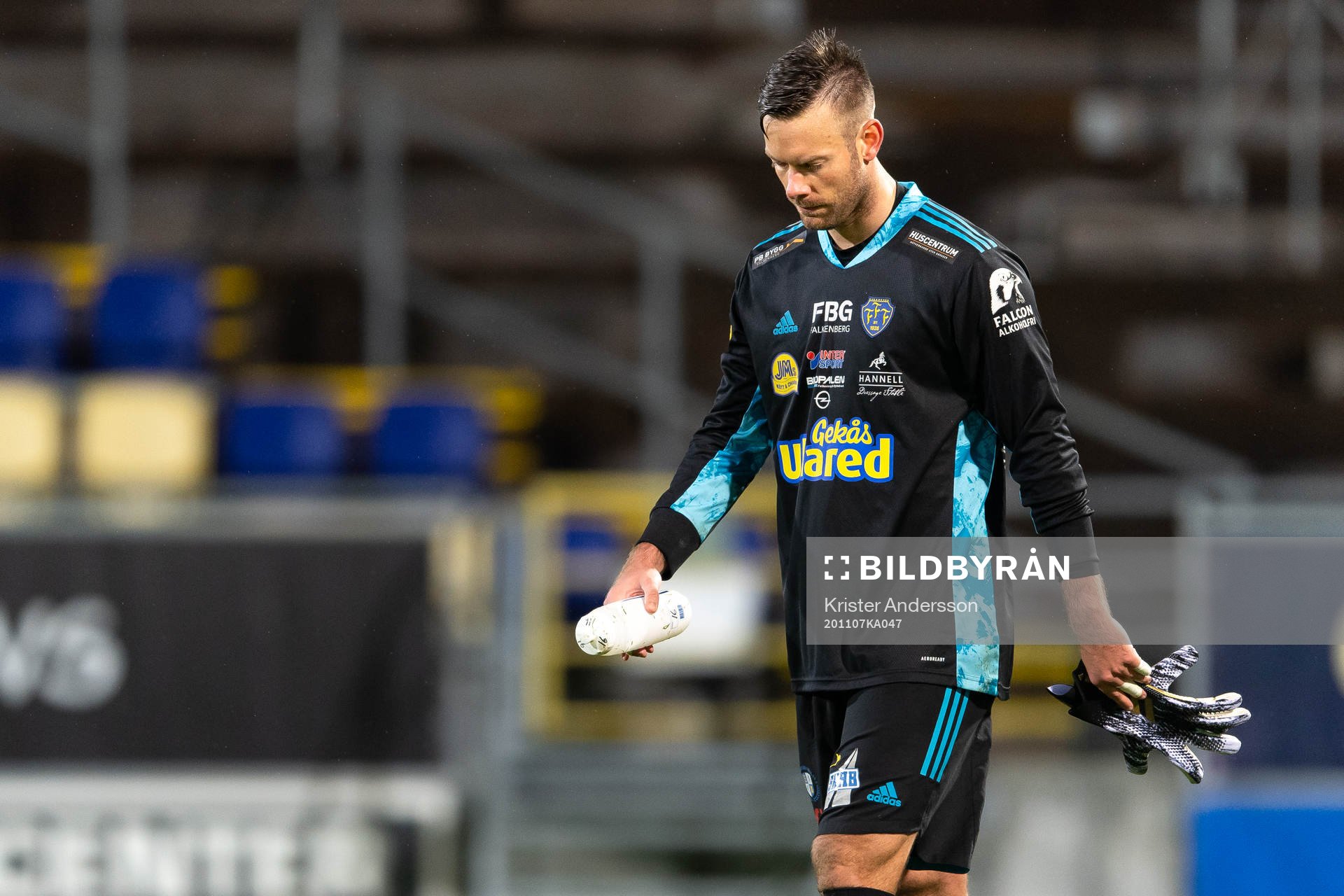 Falkenbergs målvakt Viktor Noring deppar