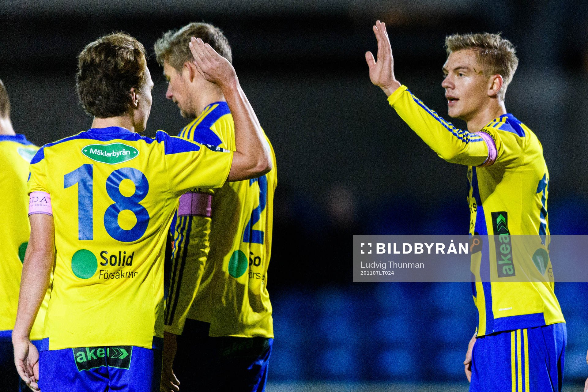 Eskilsminnes Dennis Olsson jublar med Filip Ottosson