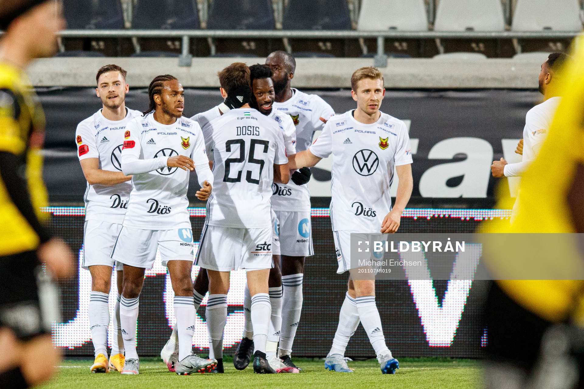 Östersunds Blair Turgott jublar efter 1-1 under fotbollsmatchen i Allsvenskan mellan Häcken och Östersund den 7 november 2020 i Göteborg.