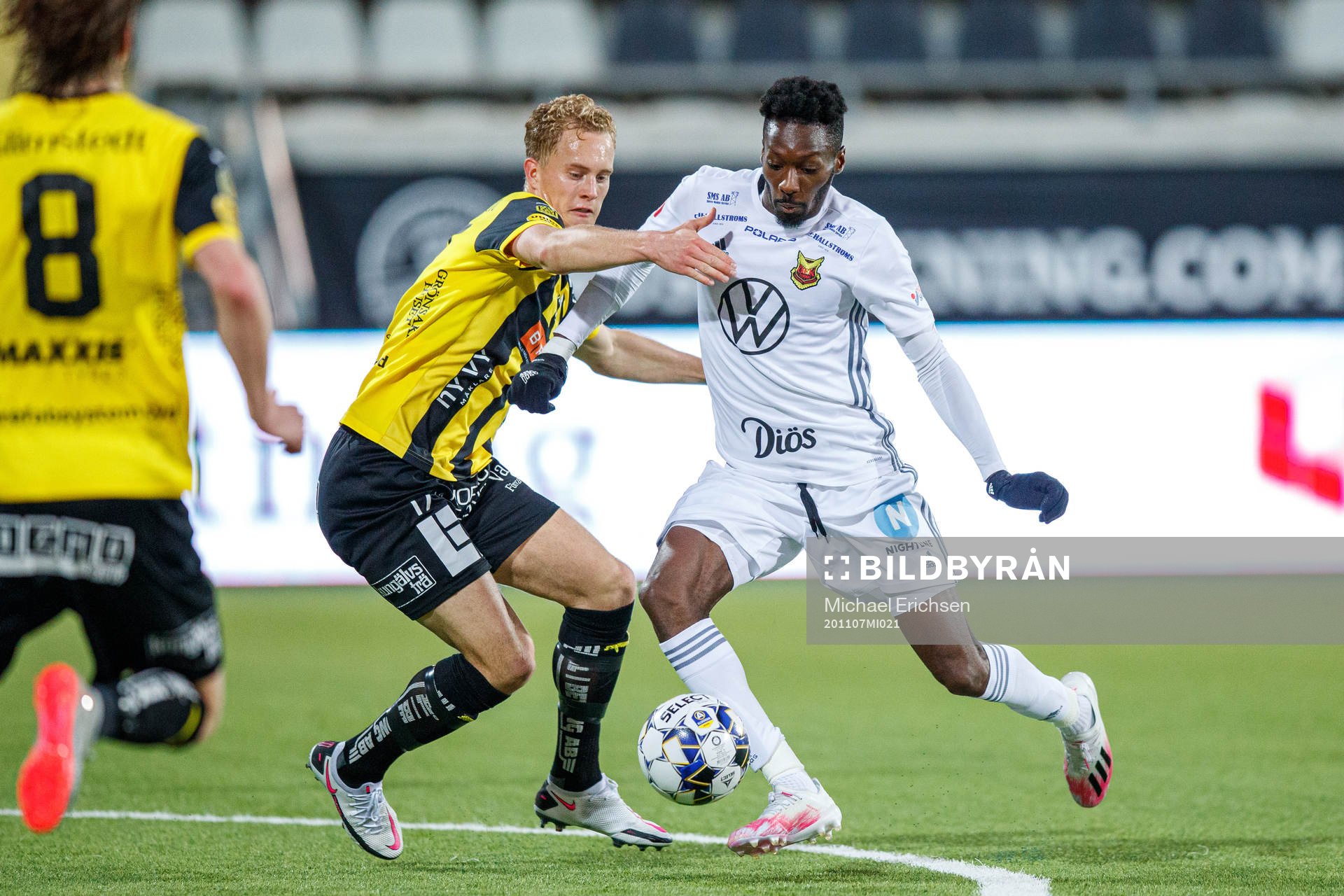 Häckens Gustav Berggren och Östersunds Blair Turgott