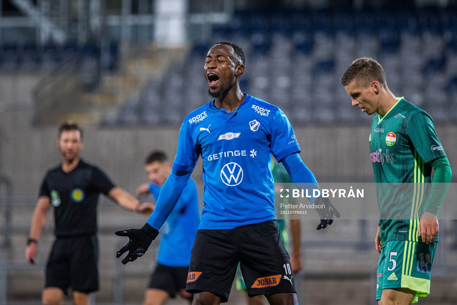 Halmstads Sadat Karim reagerar