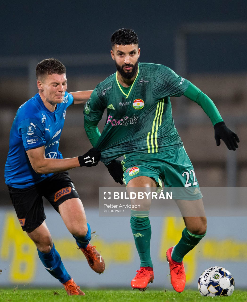 Halmstads Samuel Kroon och Dalkurds Omar Eddahri