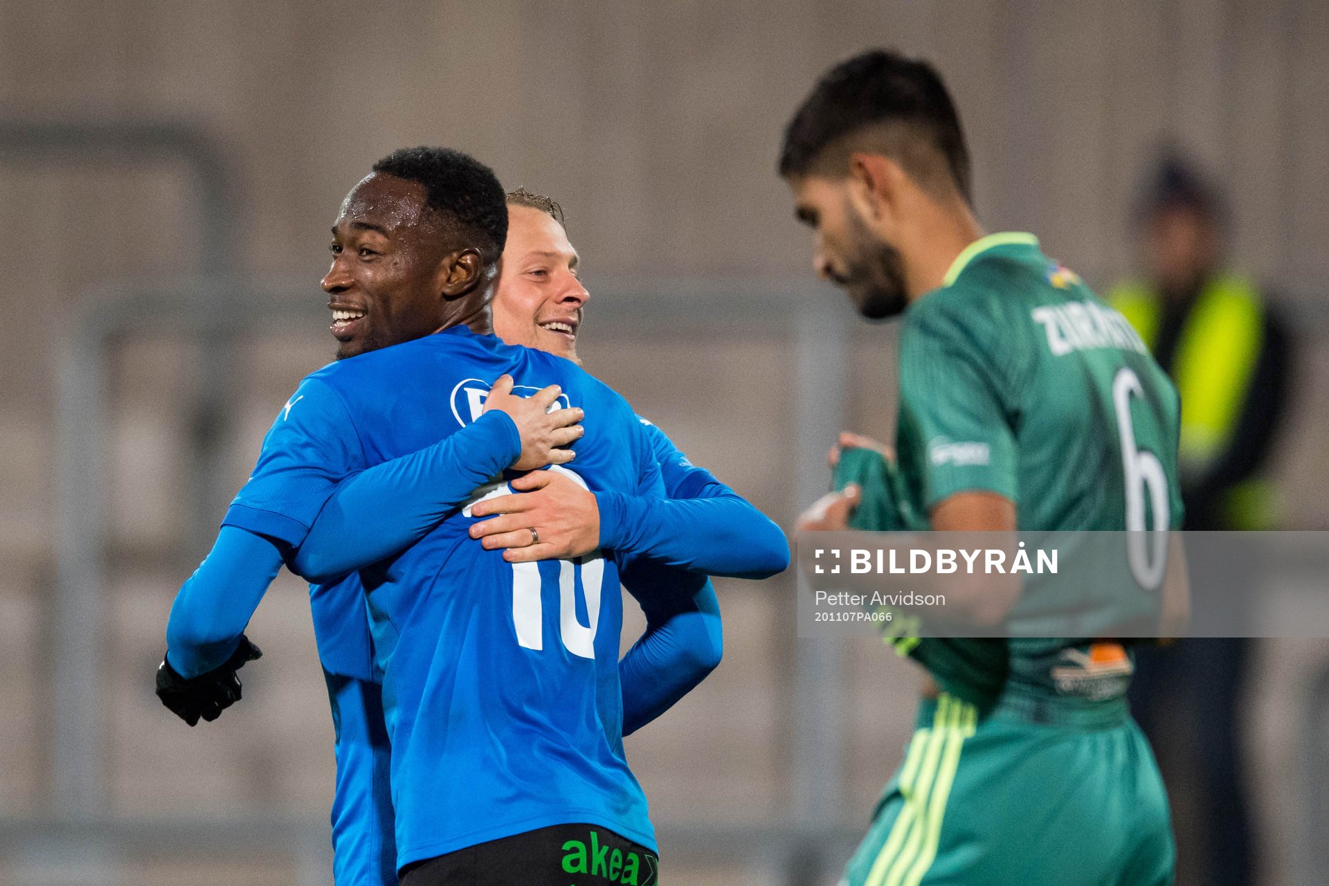 Halmstads Sadat Karim jublar med Joel Allansson