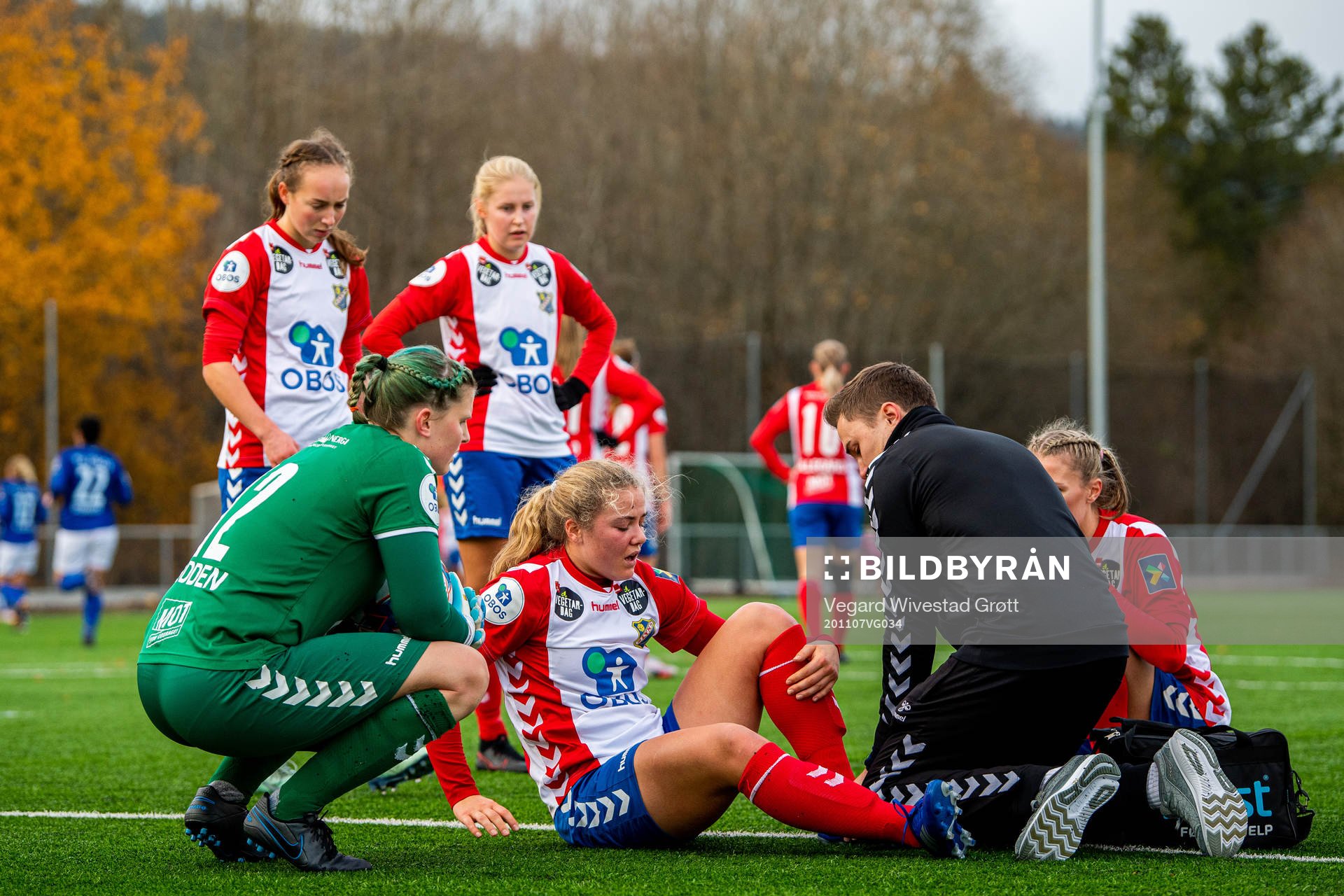 Joanna Aalstad Bækkelund of Lyn with an injury