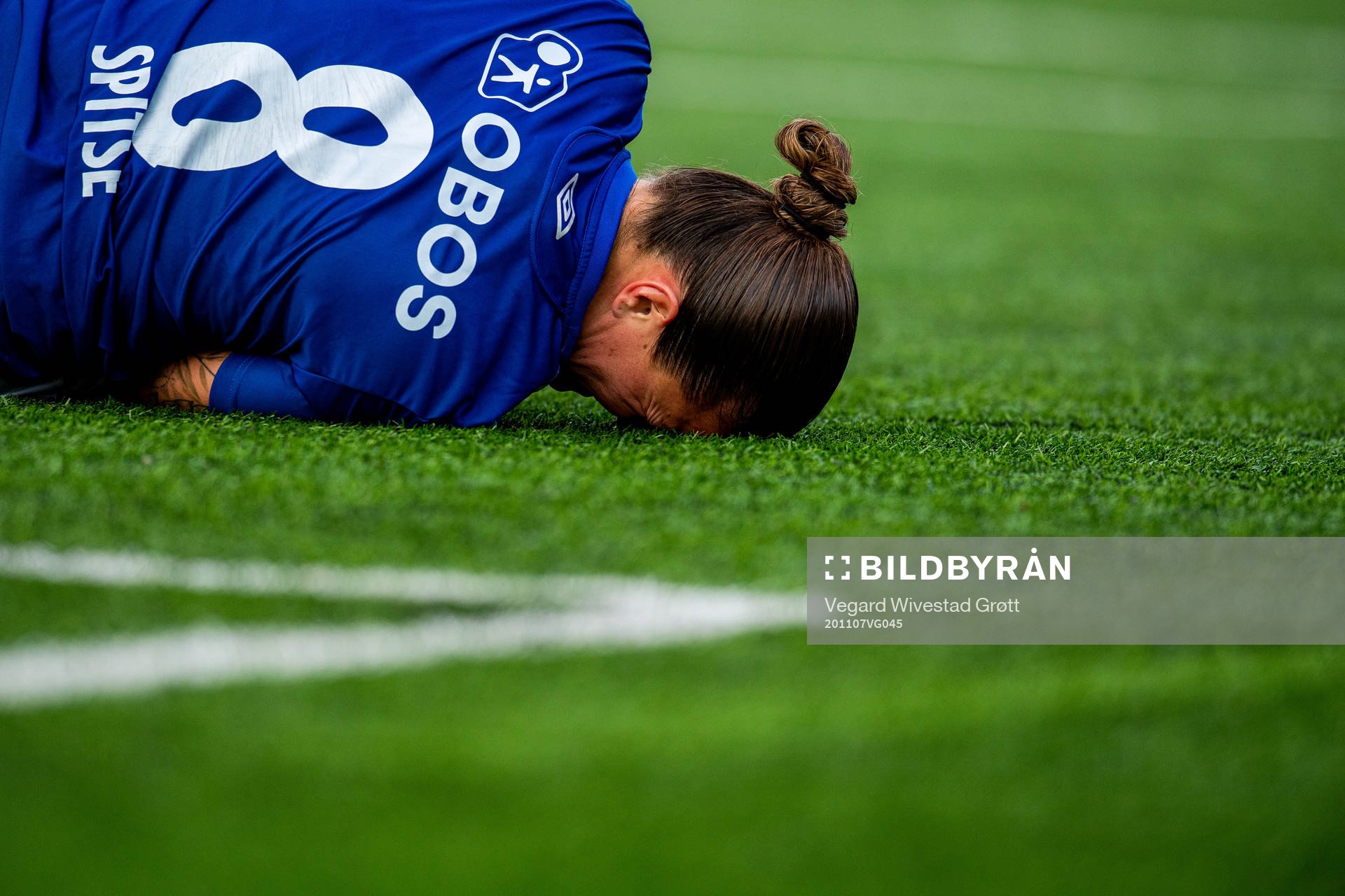 Sherida Spitse of Vålerenga in pain