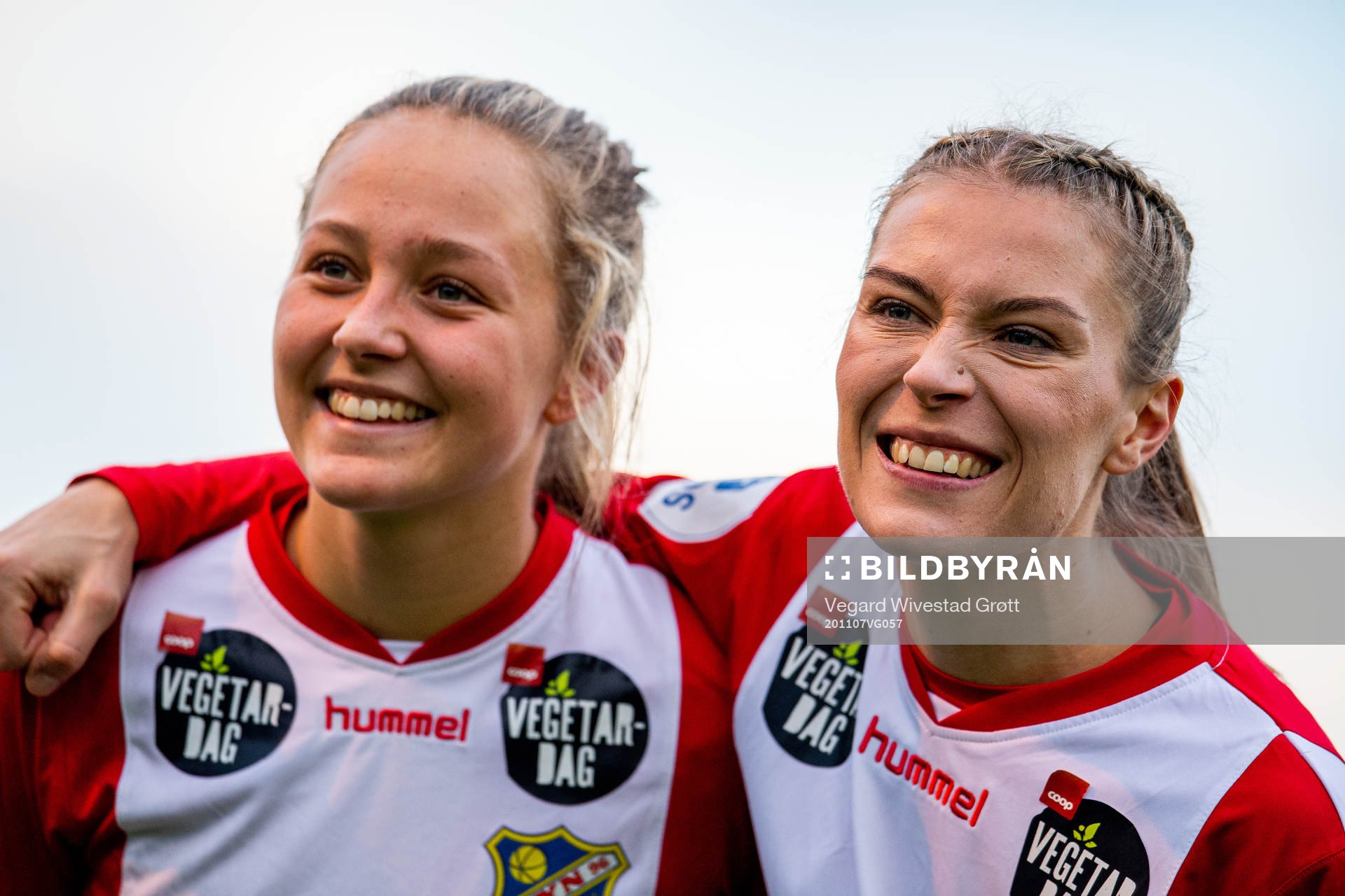 Camilla Linberg and Mimmi Löfwenius Veum of Lyn celebrate after the Toppserien football match between Lyn and Vålerenga on November 7, 2020 in Oslo.