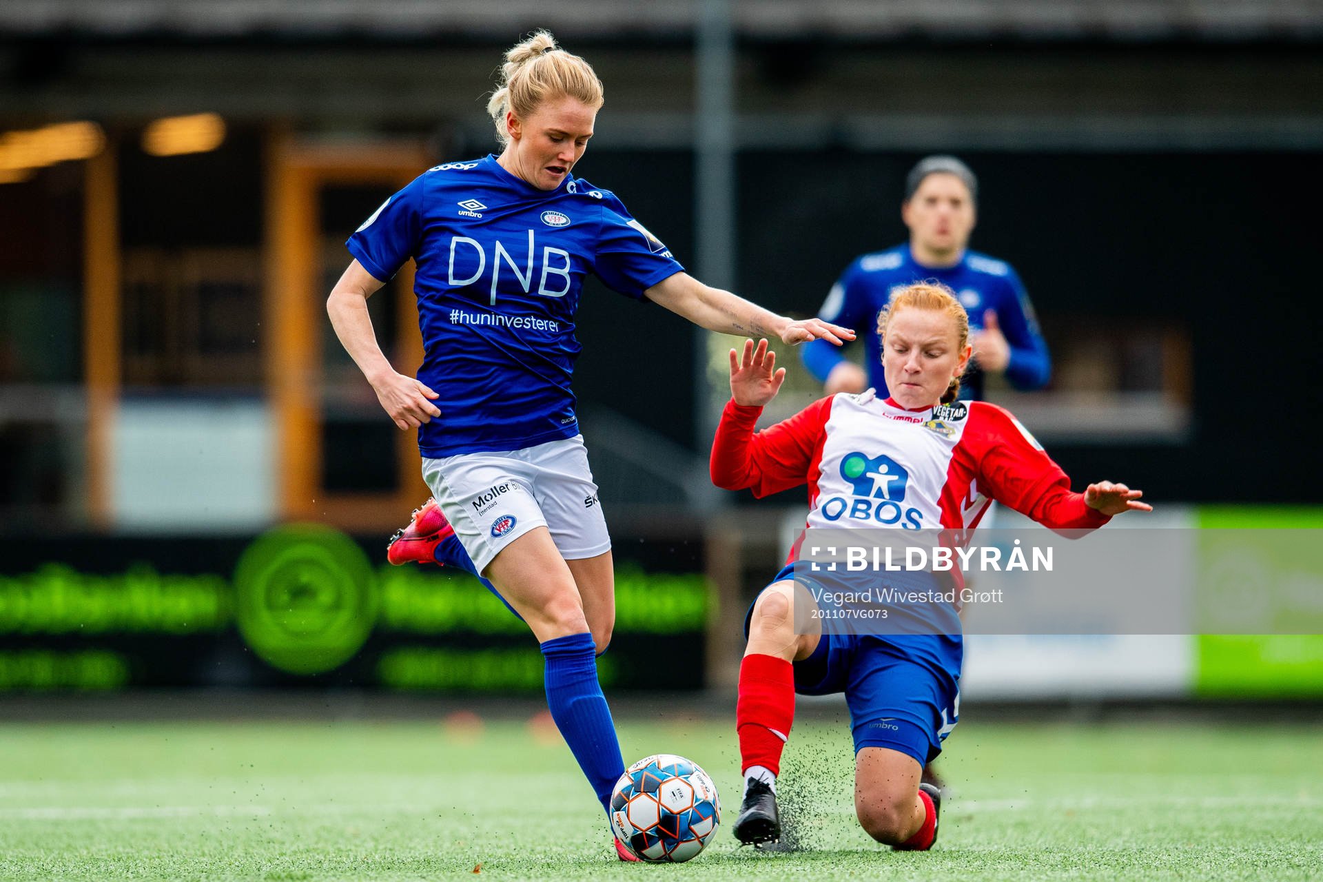 Rikke Marie Madsen of Vålerenga and Laura Gashi of Lyn