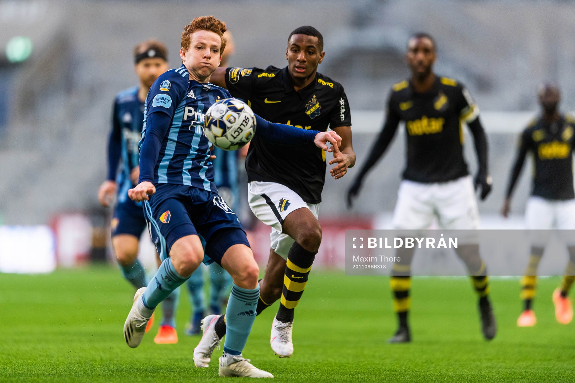 s Robin Tihi och AIK:s Paulos Abraham