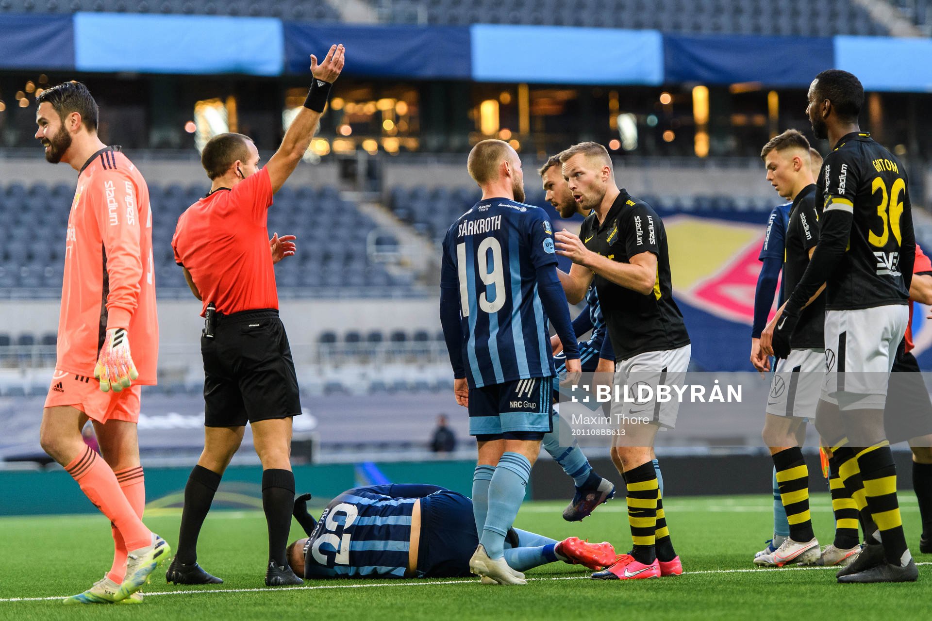 s Sebastian Larsson i samtal med Djurgårdens Nicklas